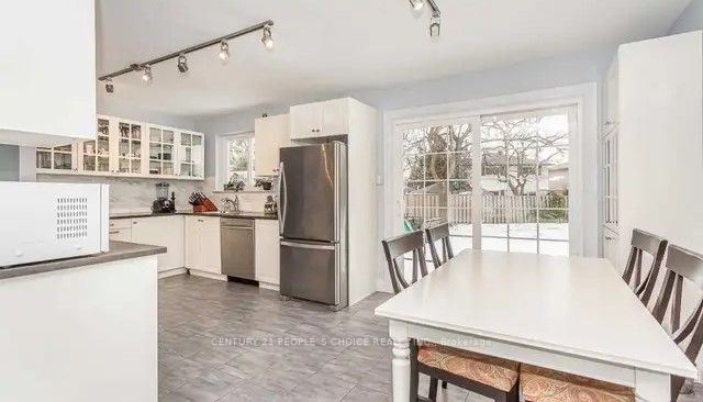 19 Allendale Rd, #Upper