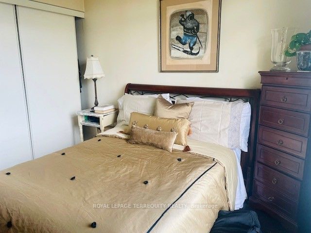 3865 Lake Shore Blvd W, #407