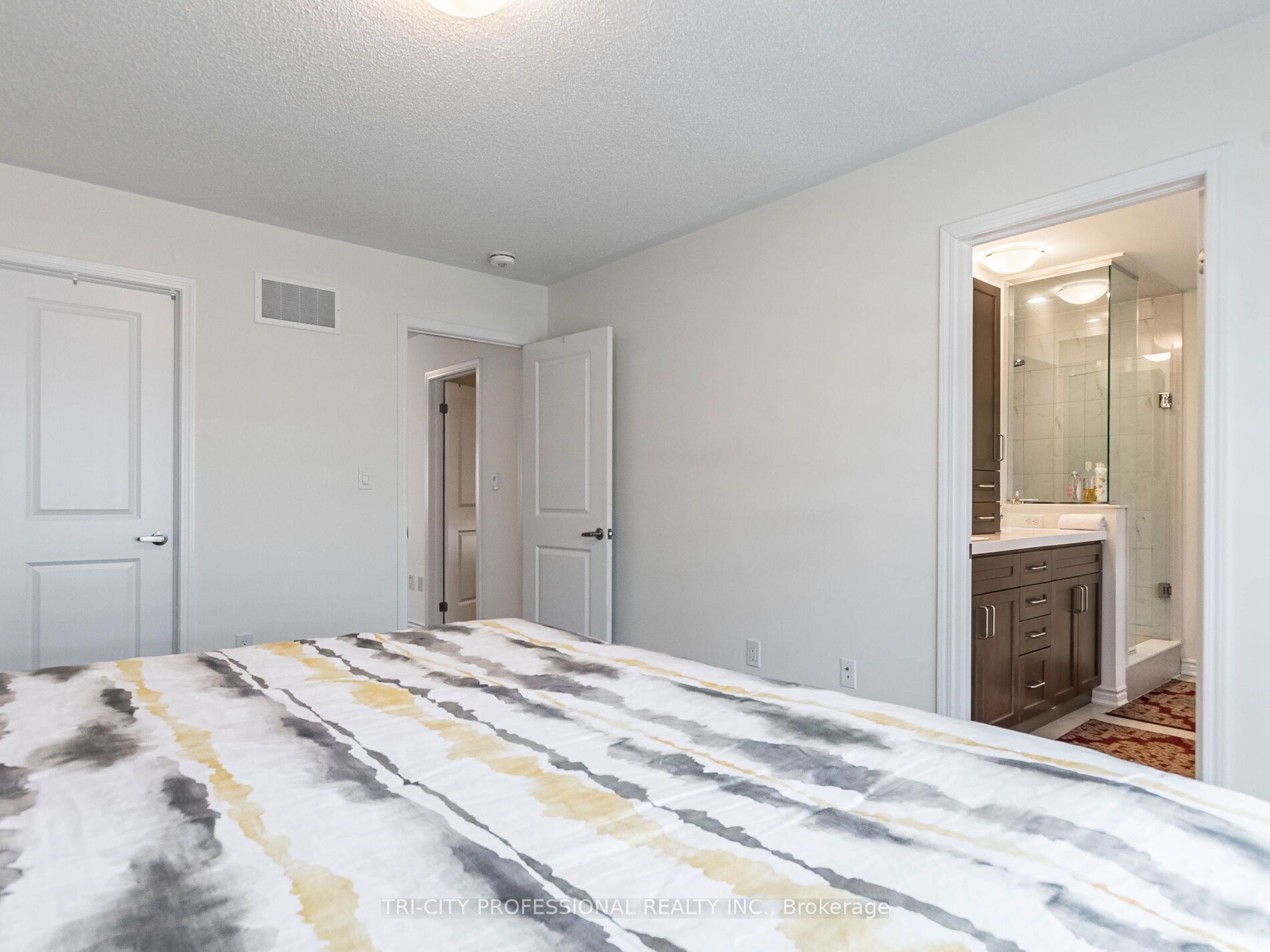 632 Kennedy Circ W