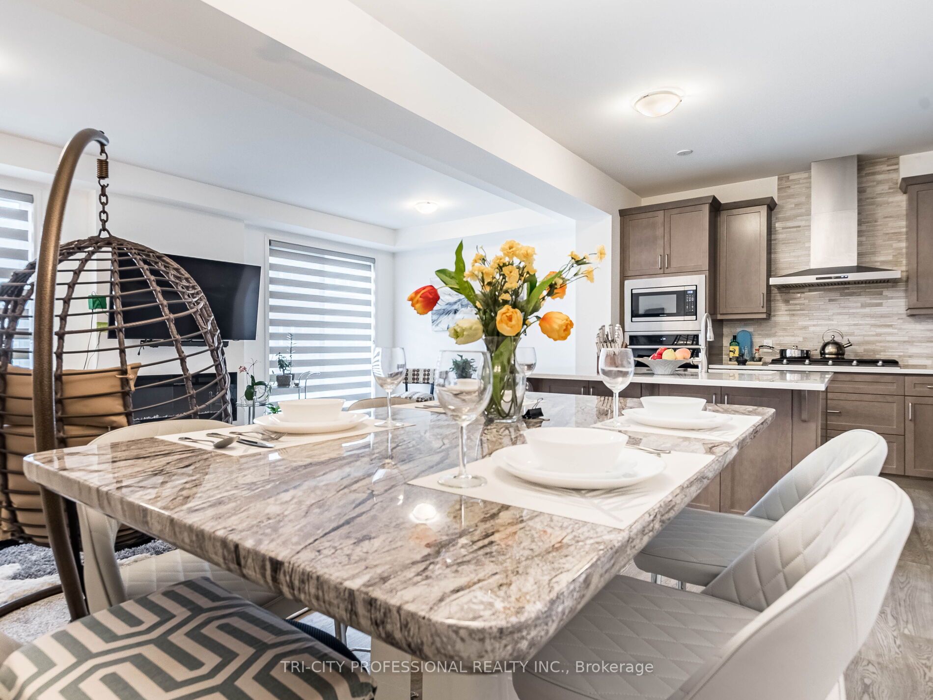632 Kennedy Circ W