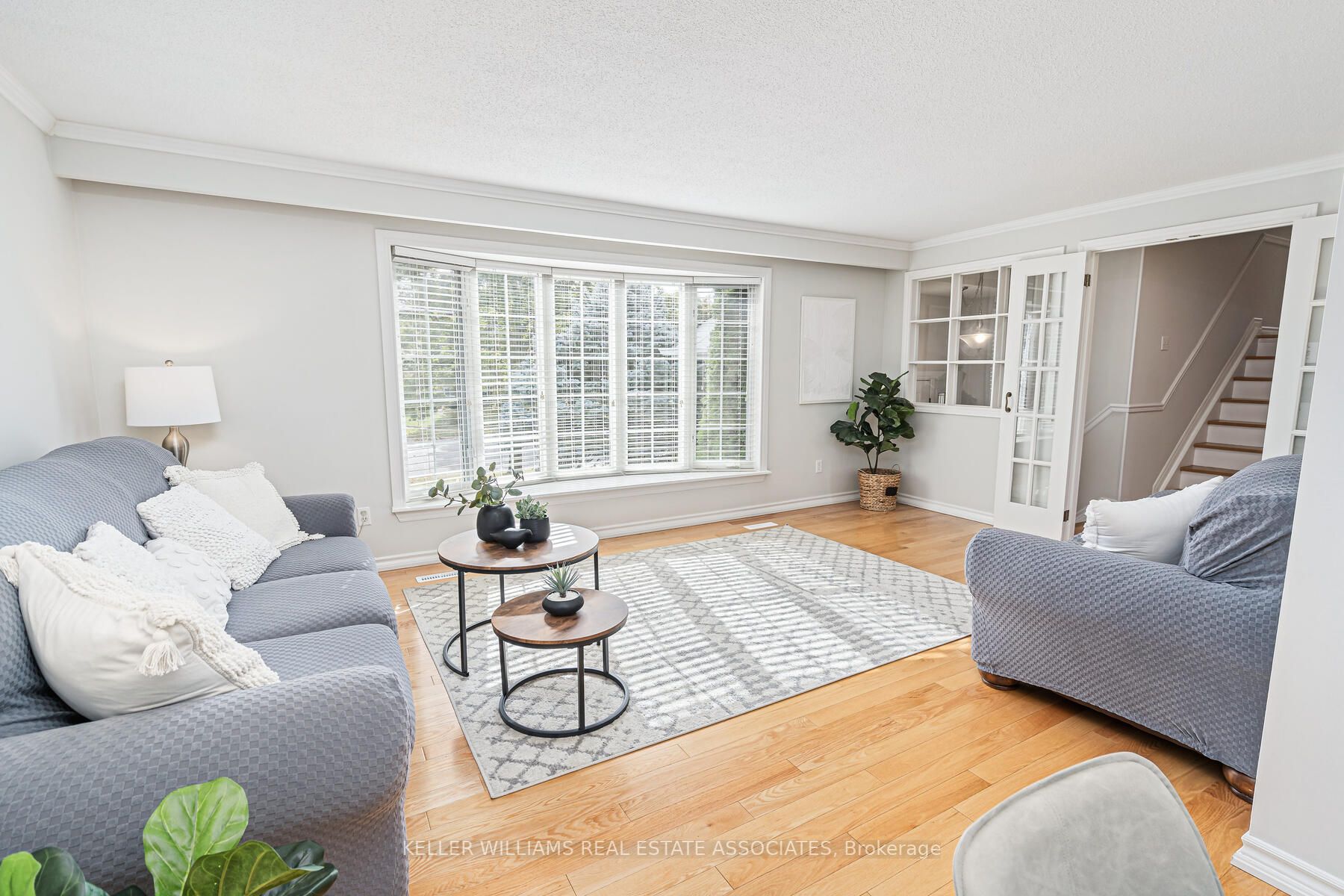 93 Irwin Cres