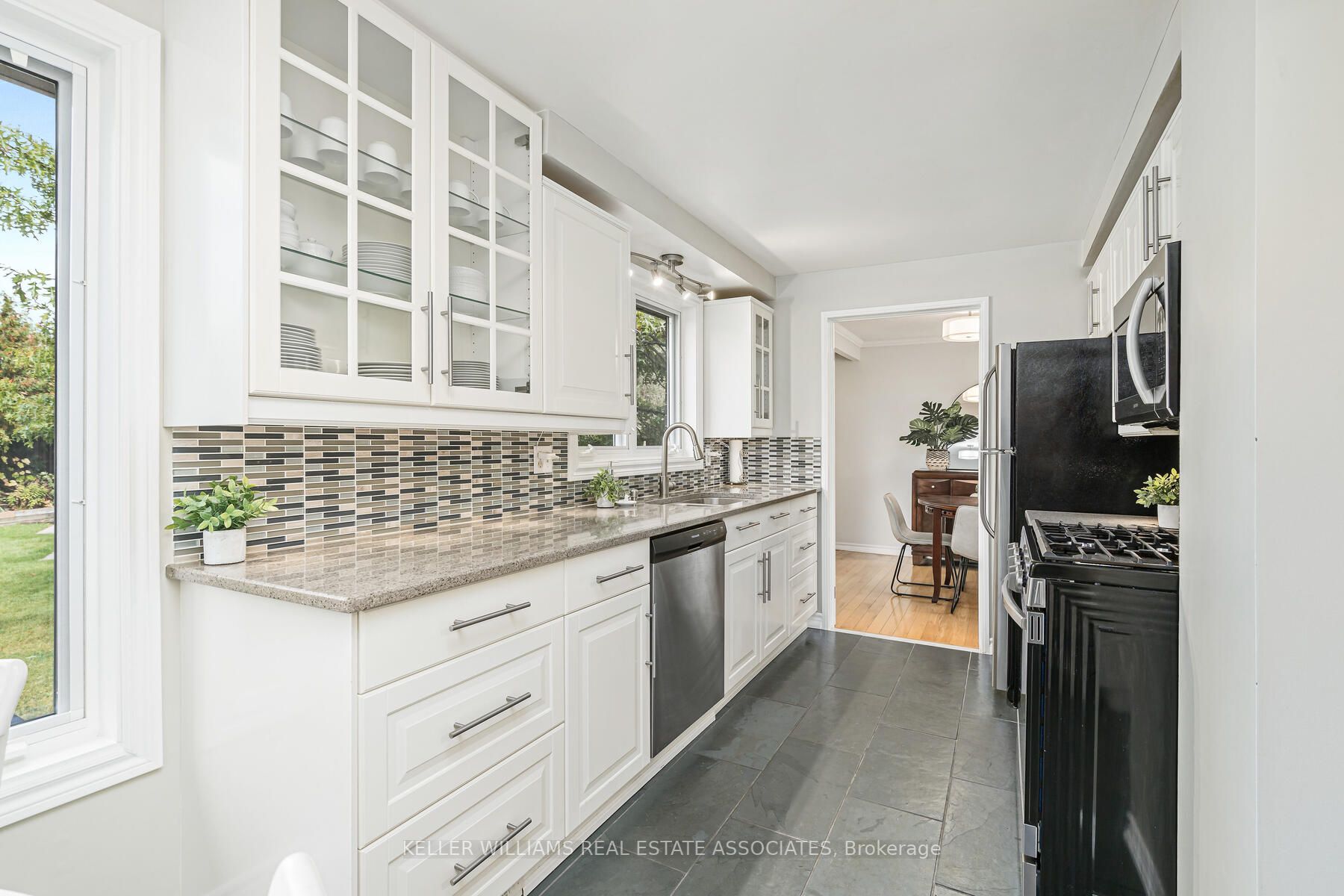 93 Irwin Cres