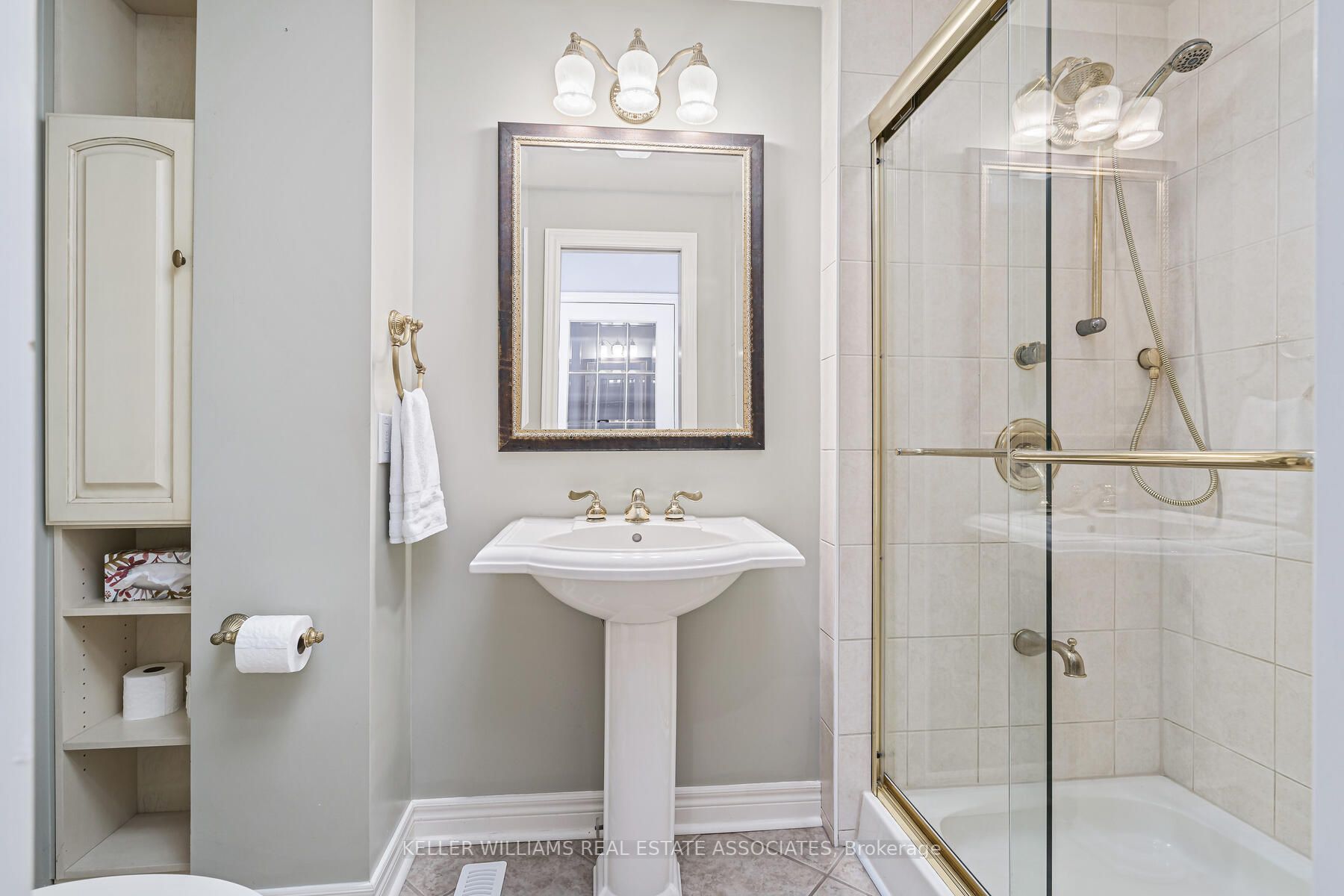 93 Irwin Cres