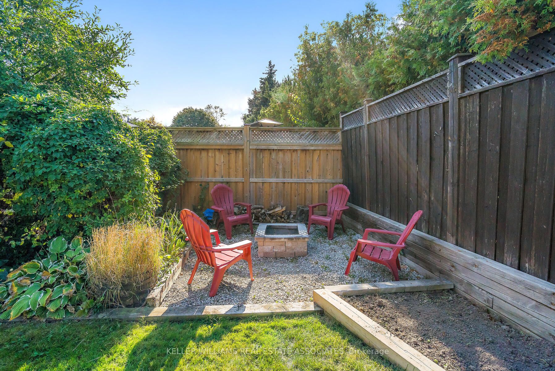 93 Irwin Cres