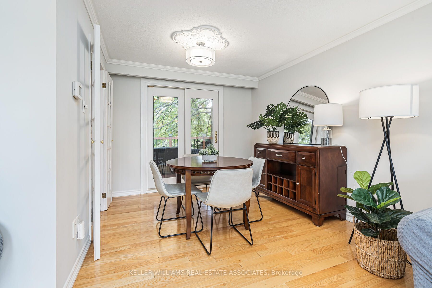 93 Irwin Cres