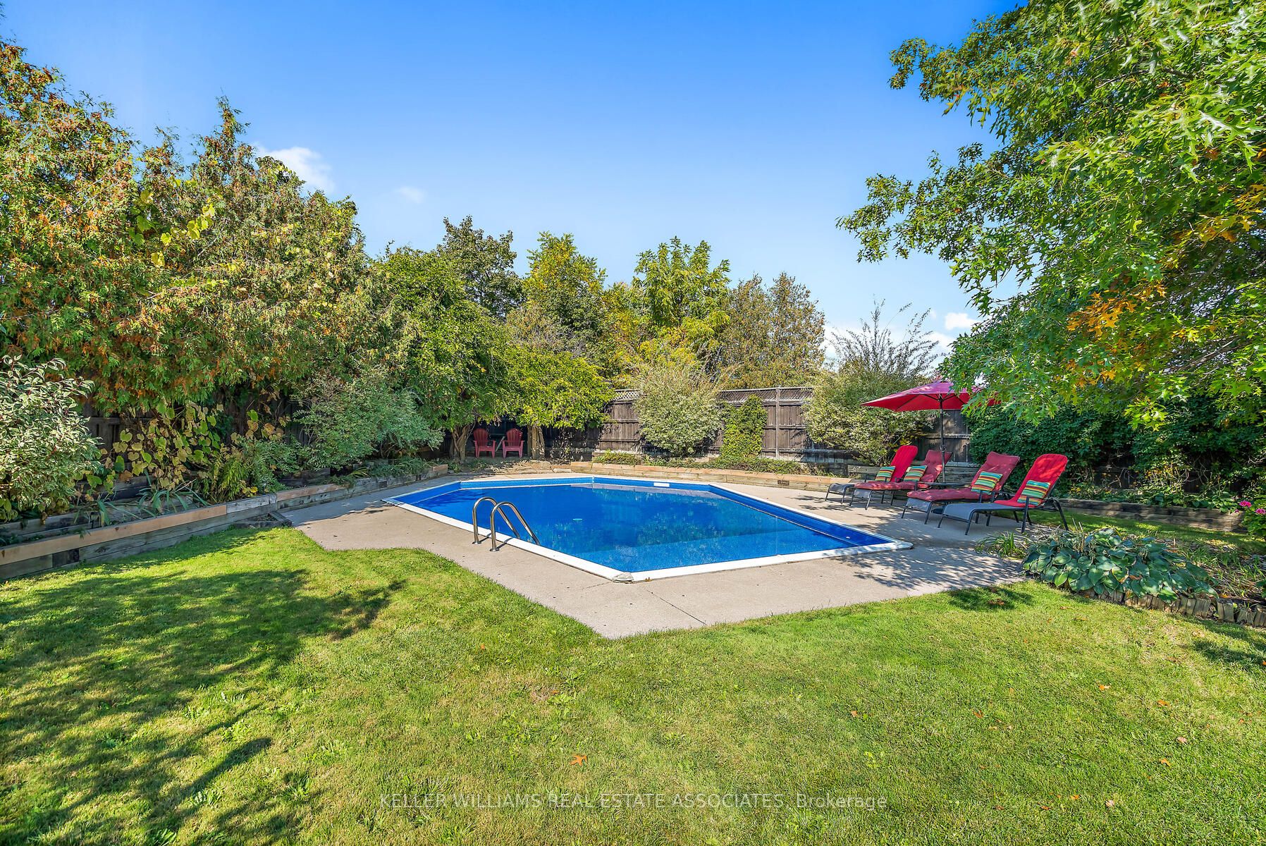 93 Irwin Cres