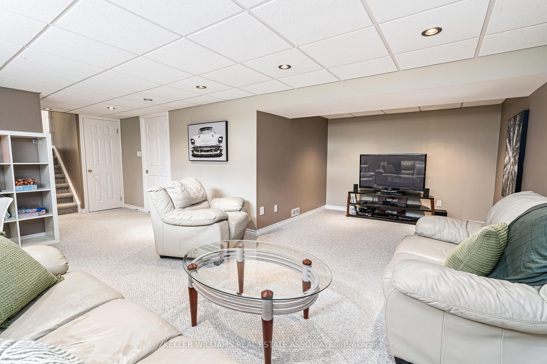 93 Irwin Cres
