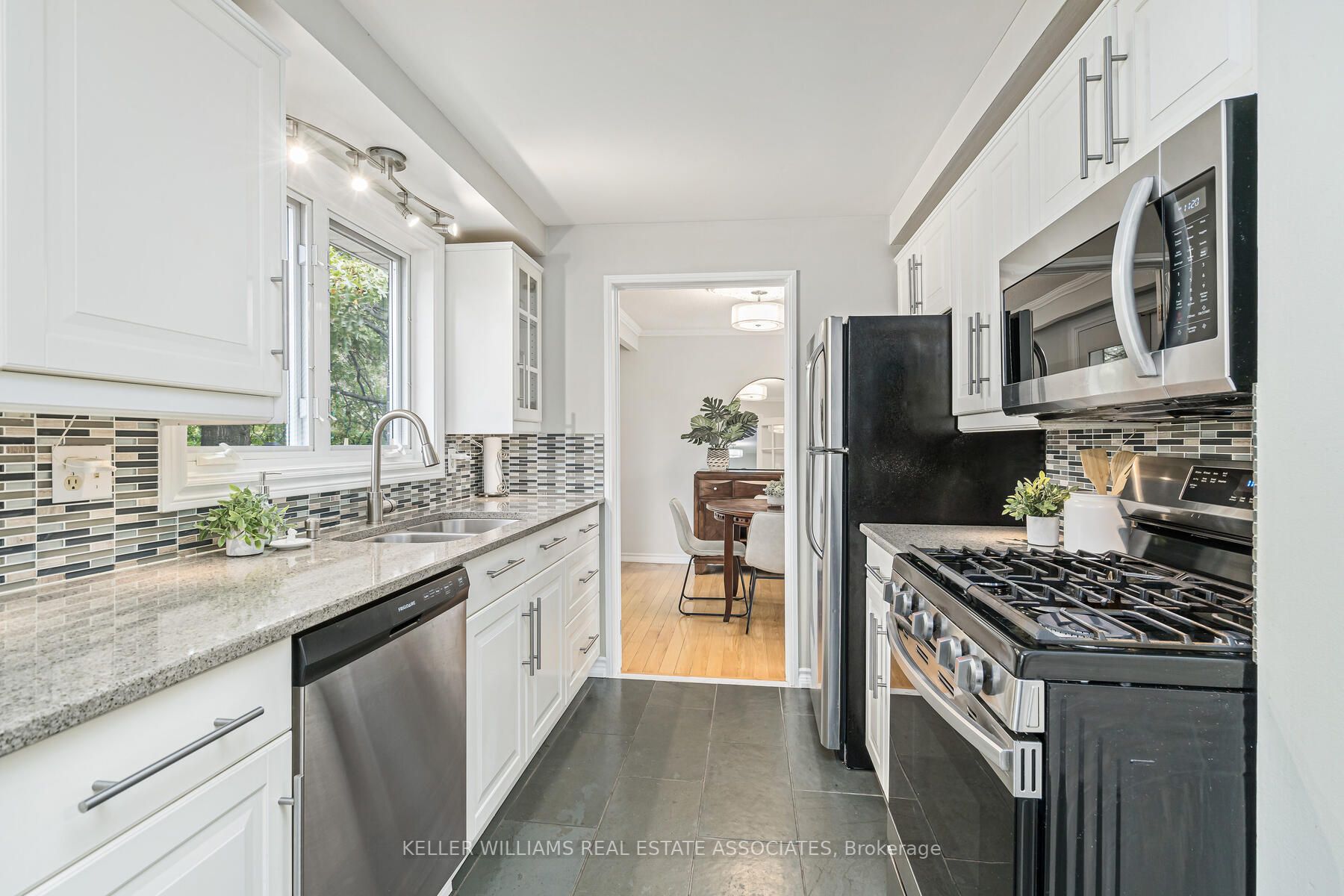 93 Irwin Cres
