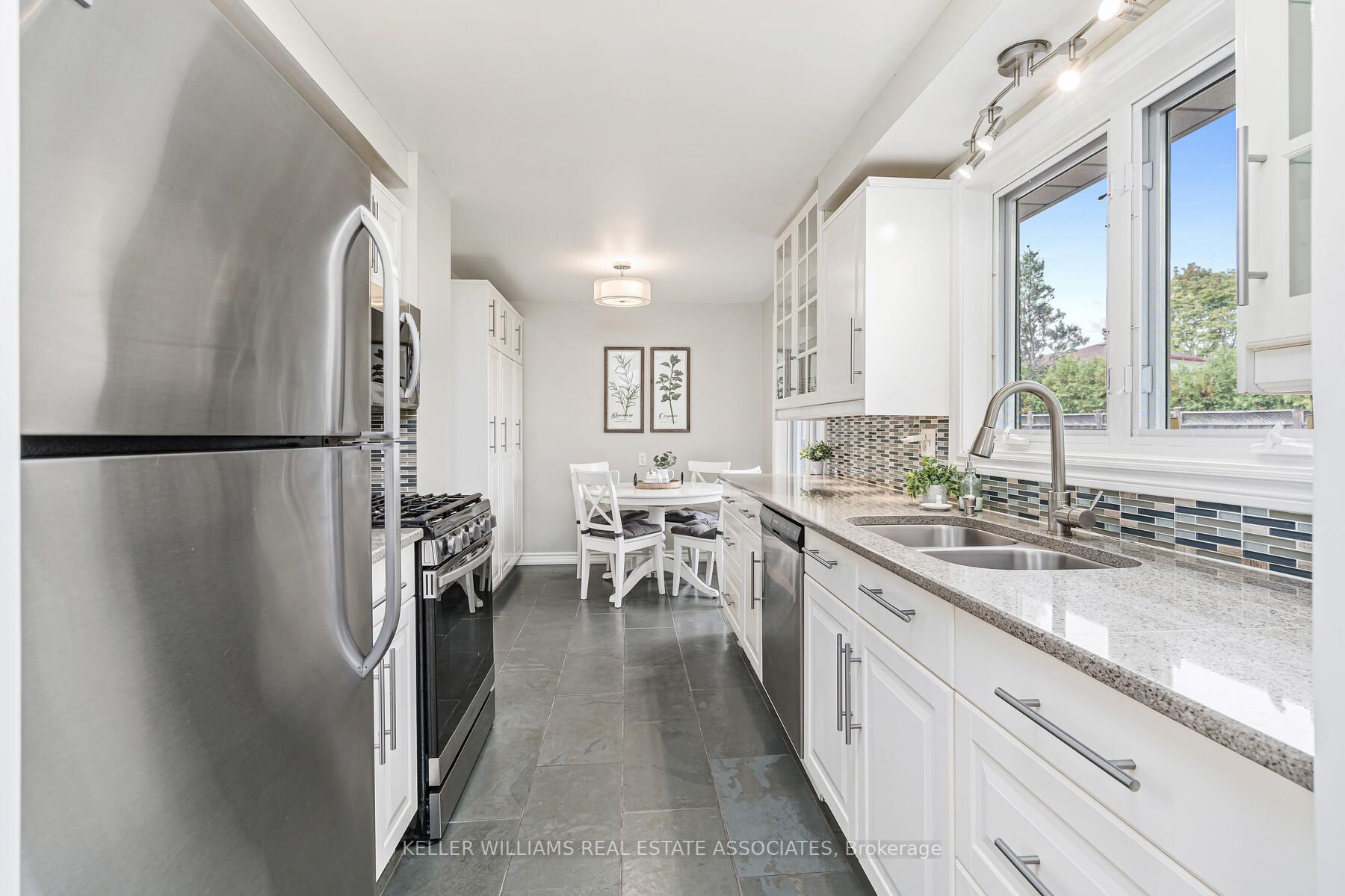 93 Irwin Cres
