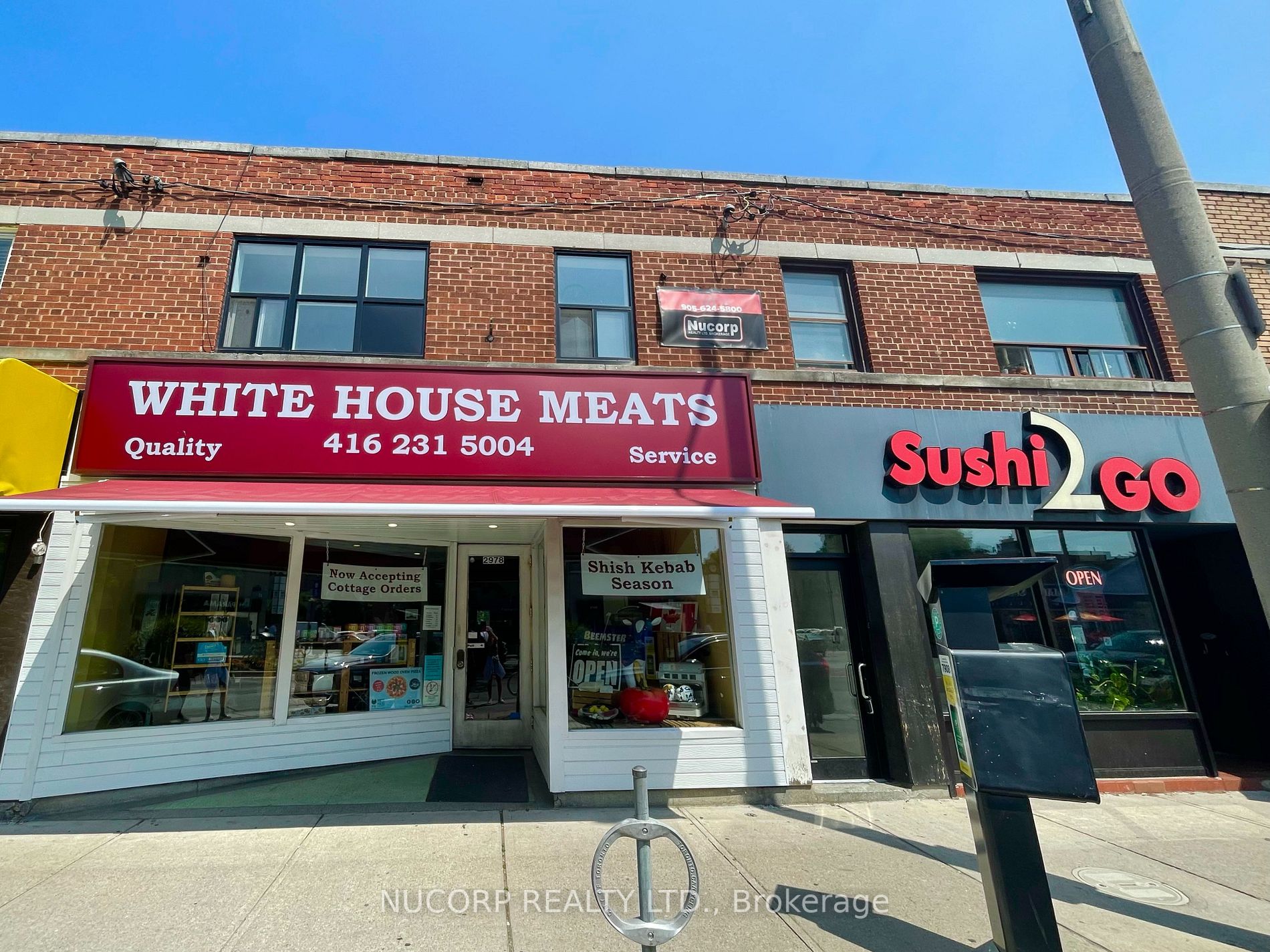 2976 Bloor St W