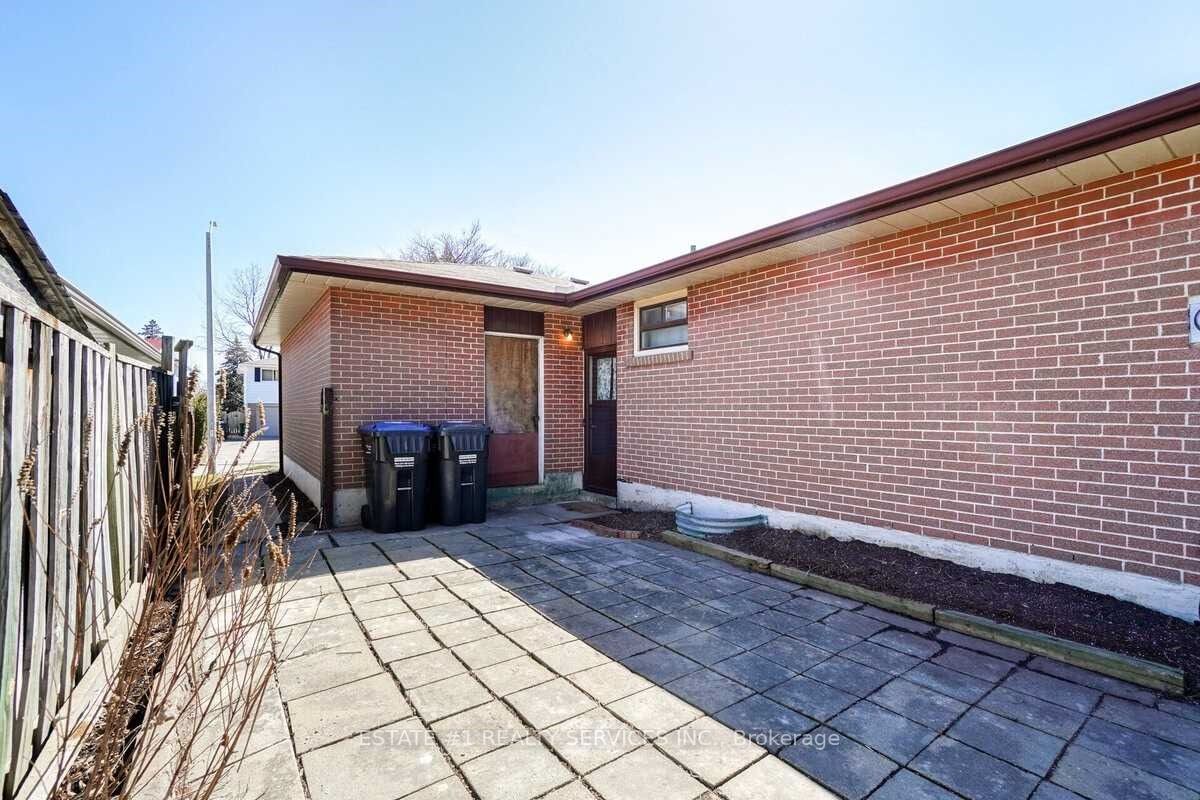 66 Caledon Cres Cres N