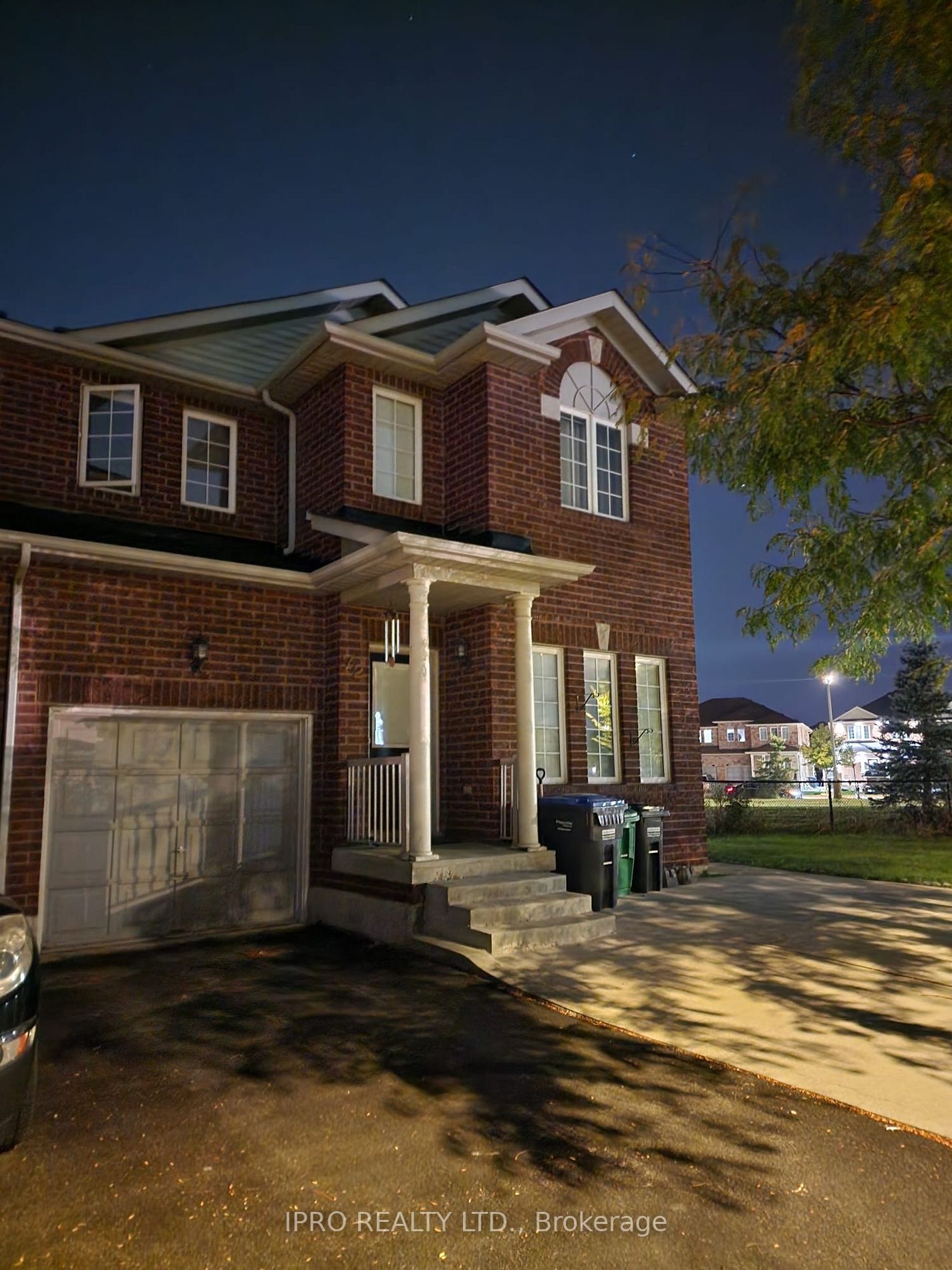 72 Commodore Dr