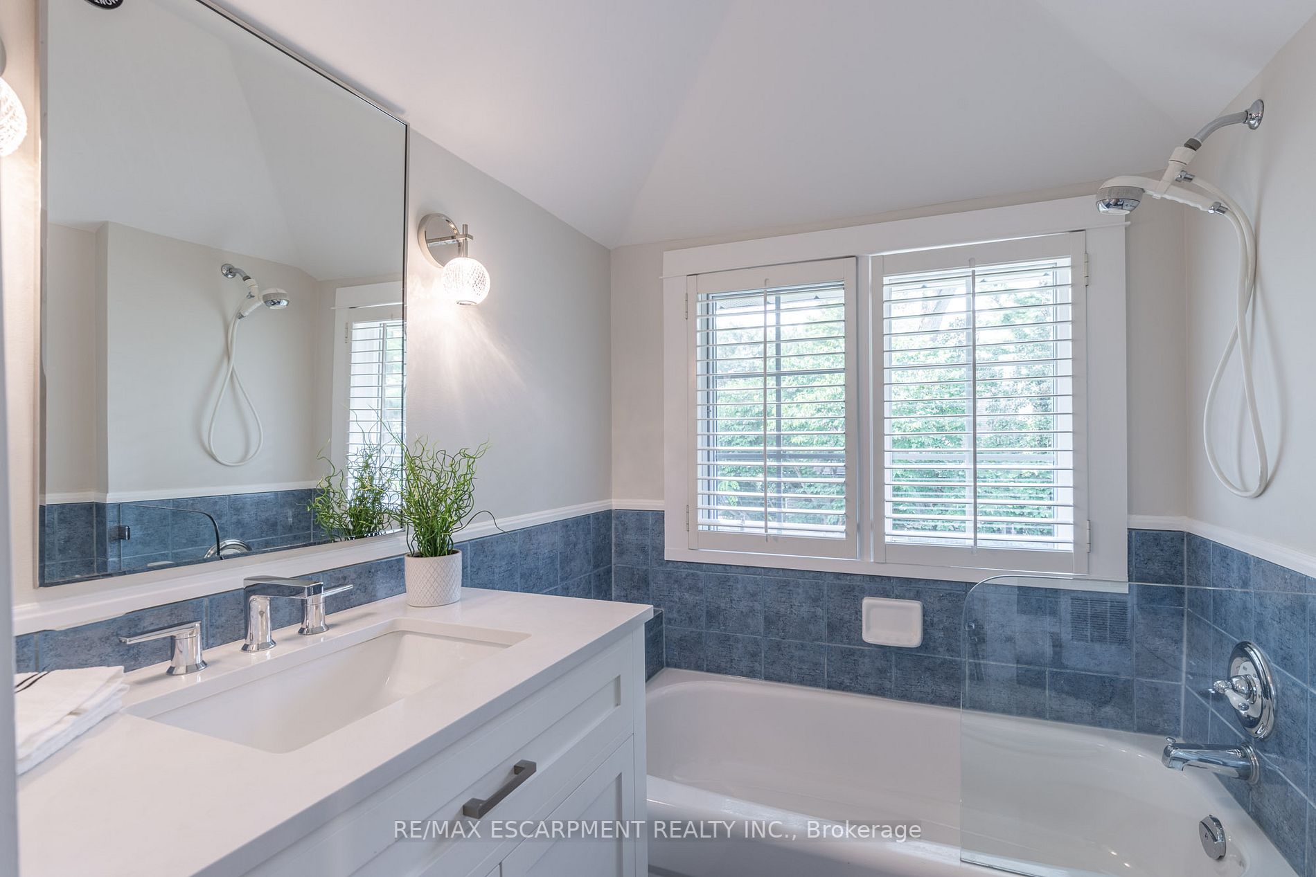1247 Cumnock Cres