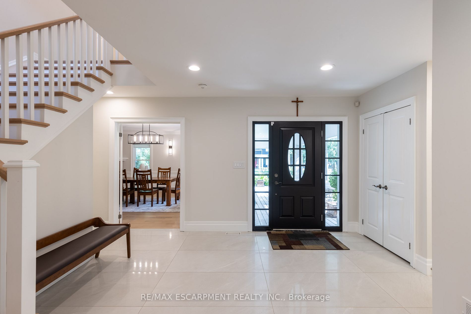 1247 Cumnock Cres