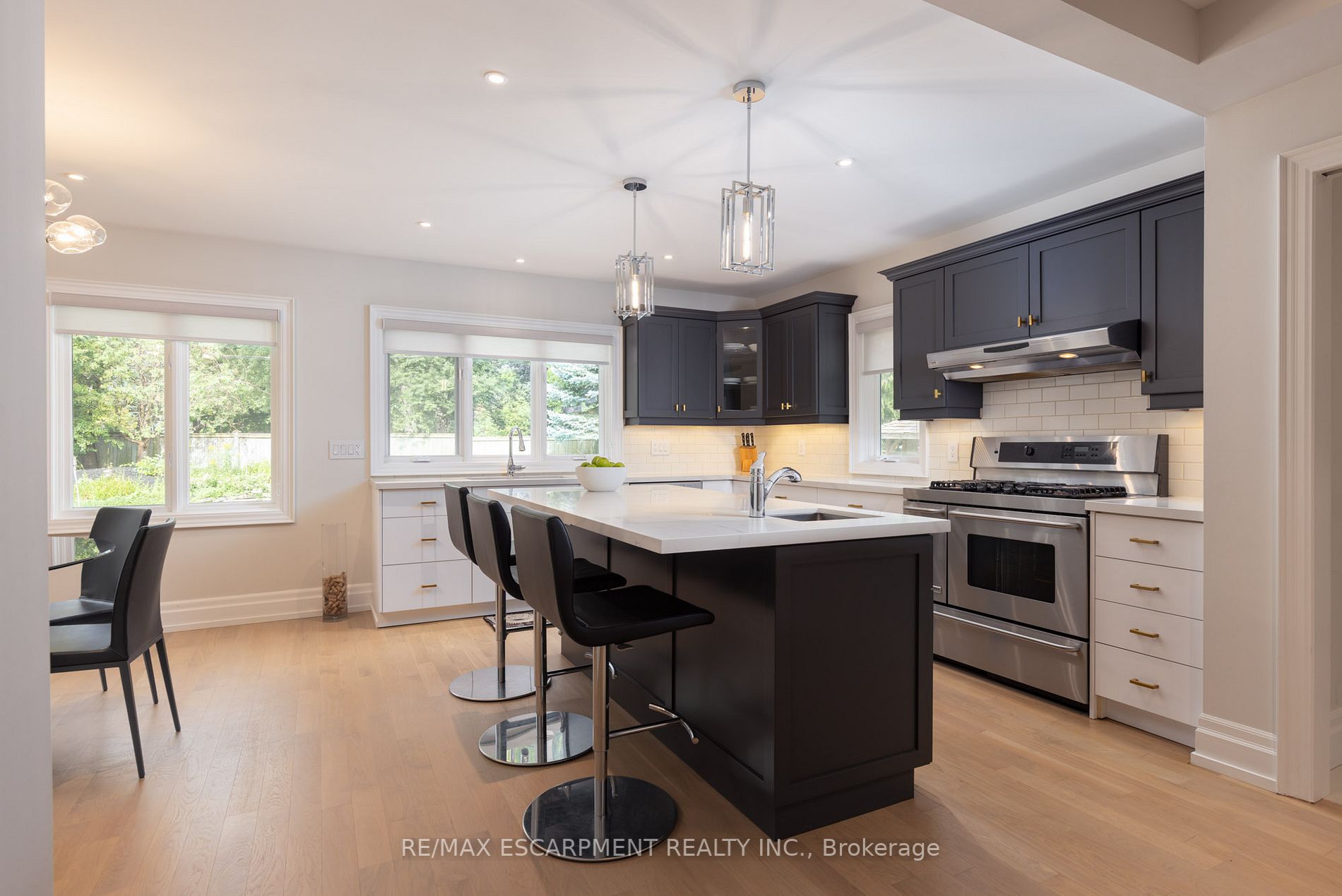 1247 Cumnock Cres