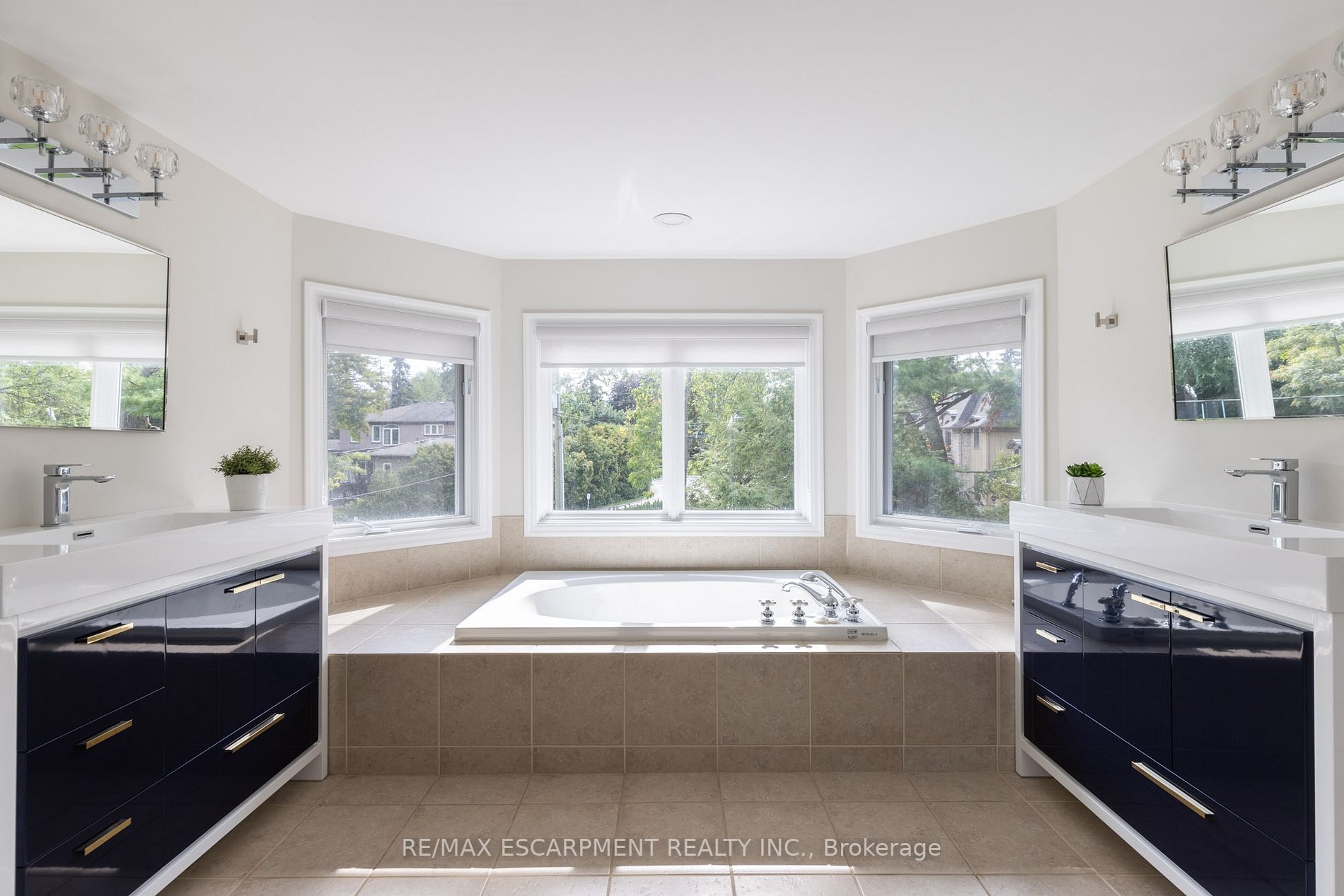 1247 Cumnock Cres