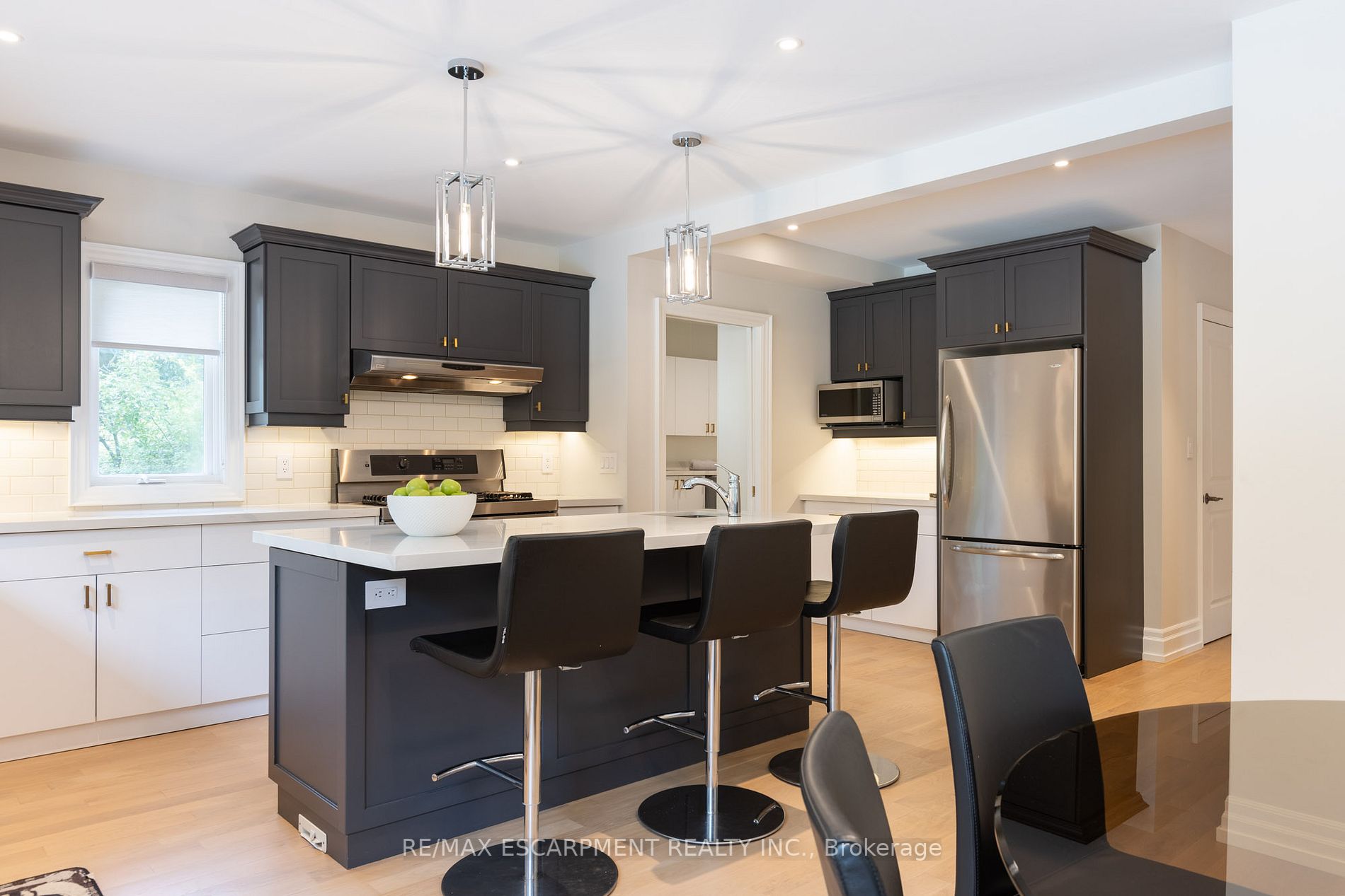 1247 Cumnock Cres