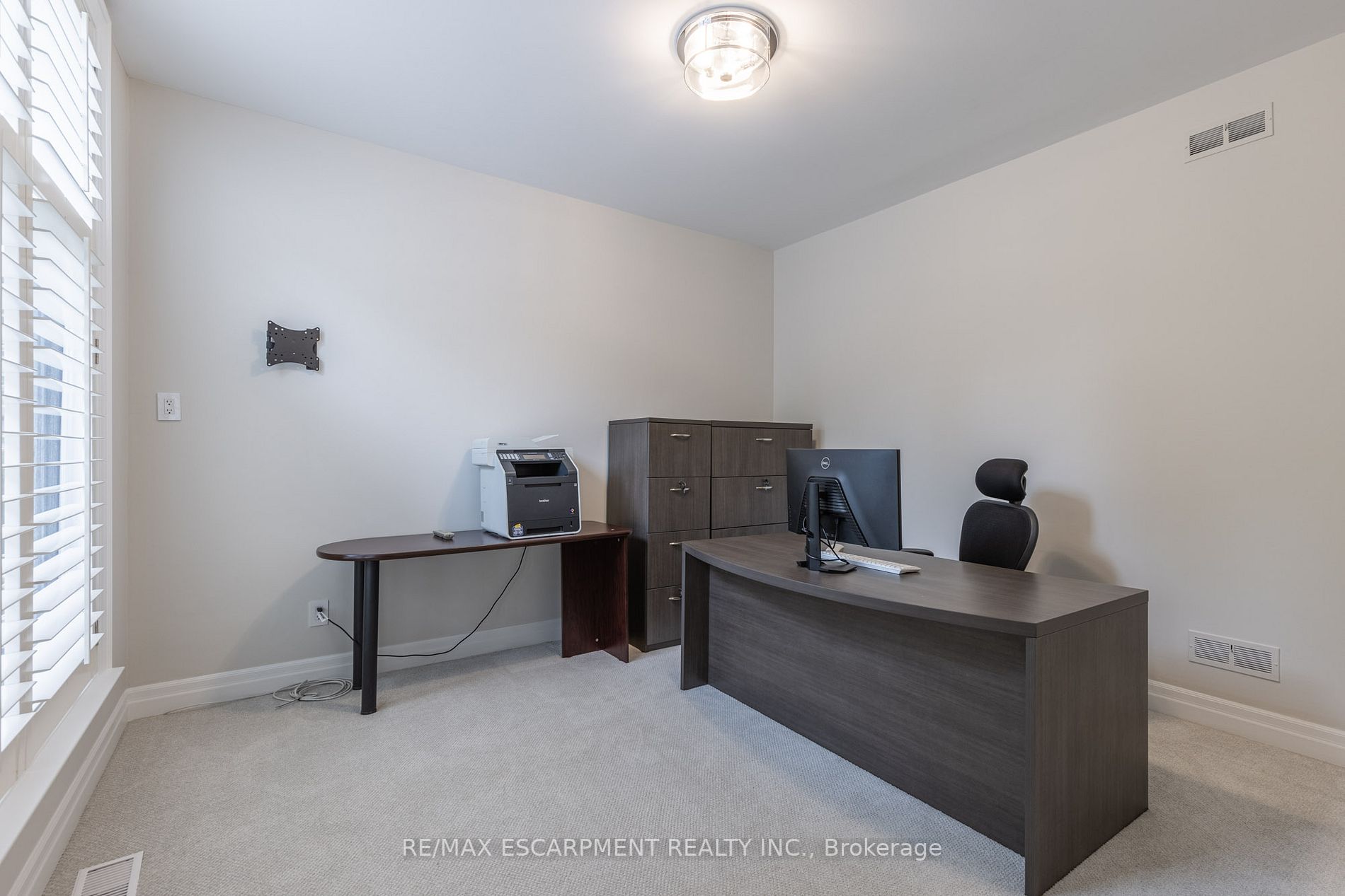 1247 Cumnock Cres
