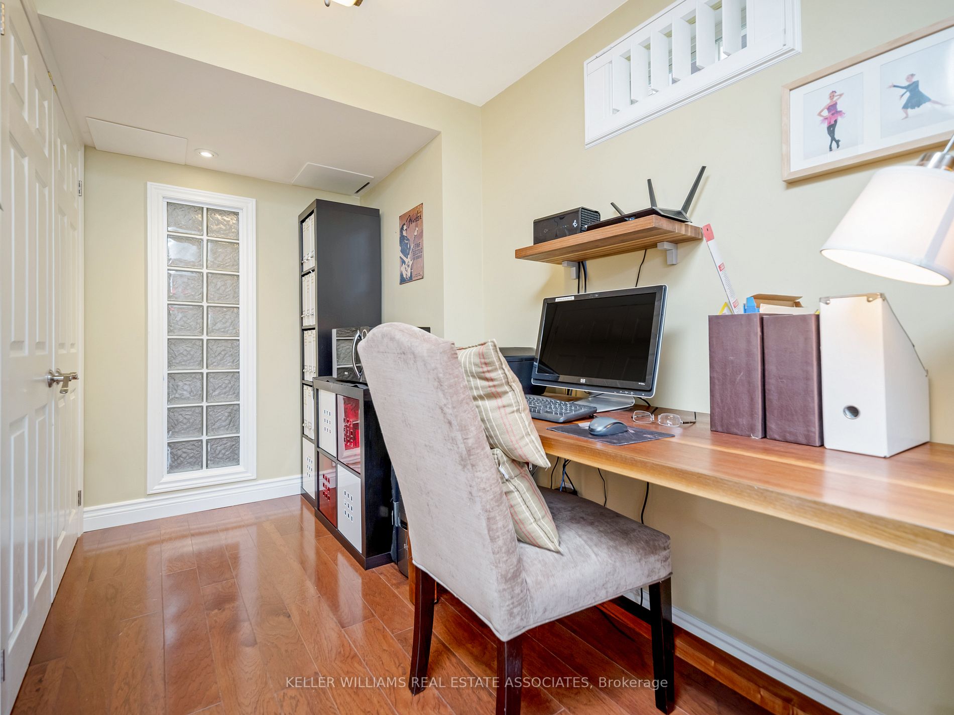 25 Elderberry Gate