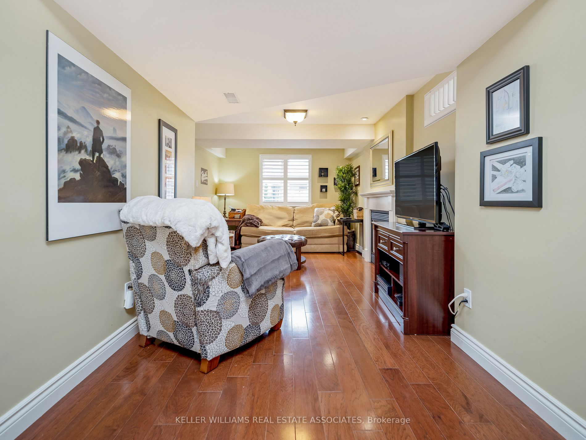 25 Elderberry Gate