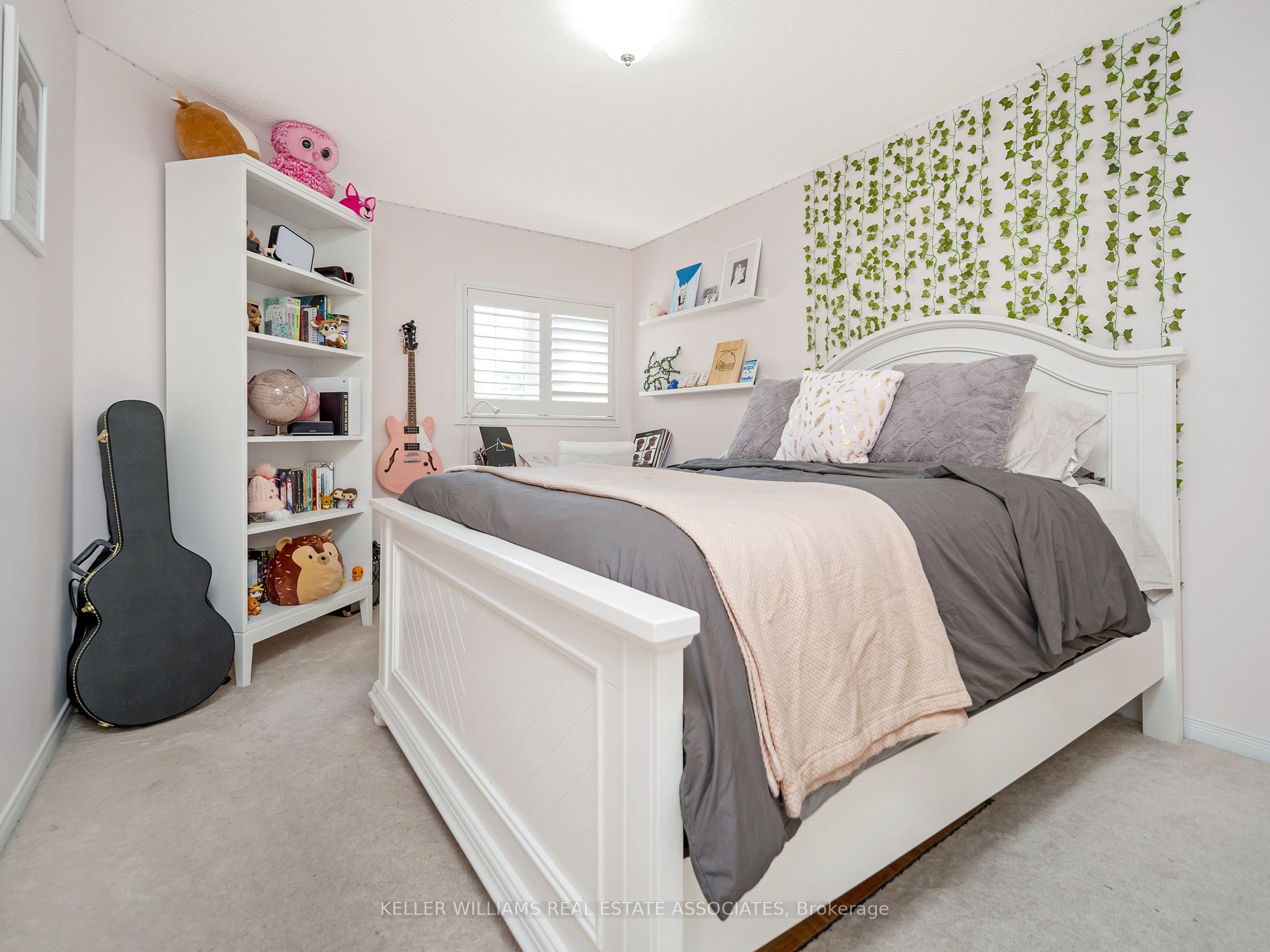 25 Elderberry Gate