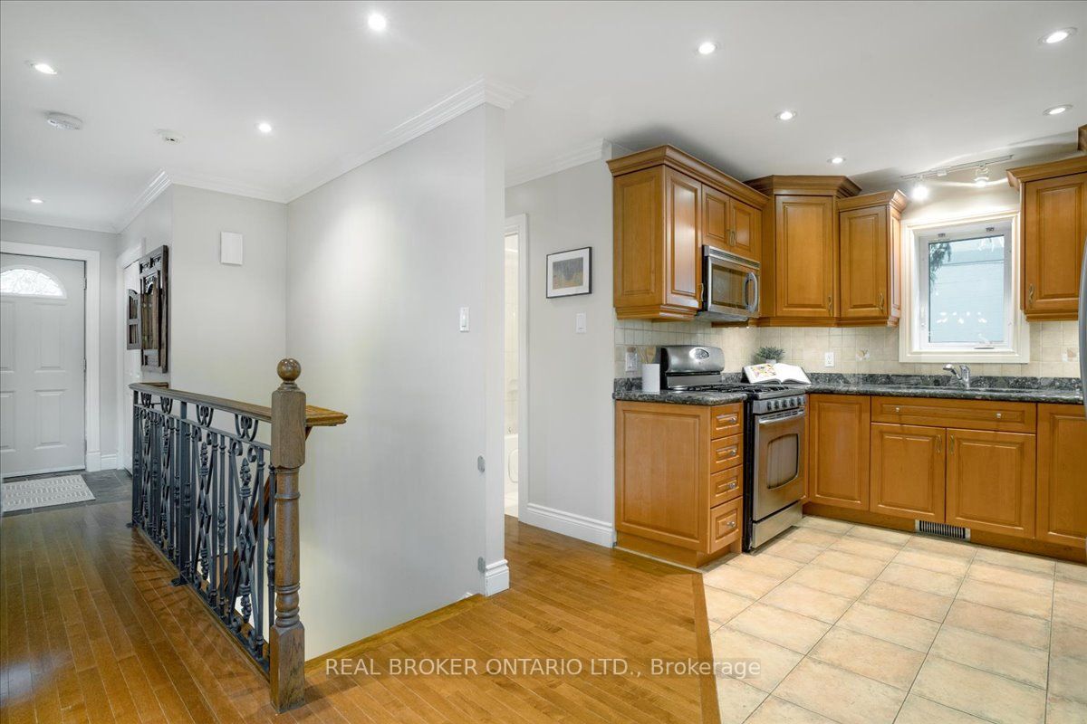7 James St