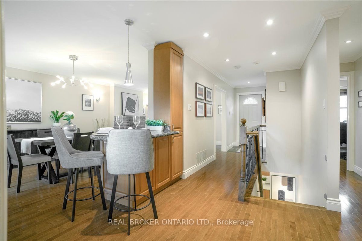 7 James St