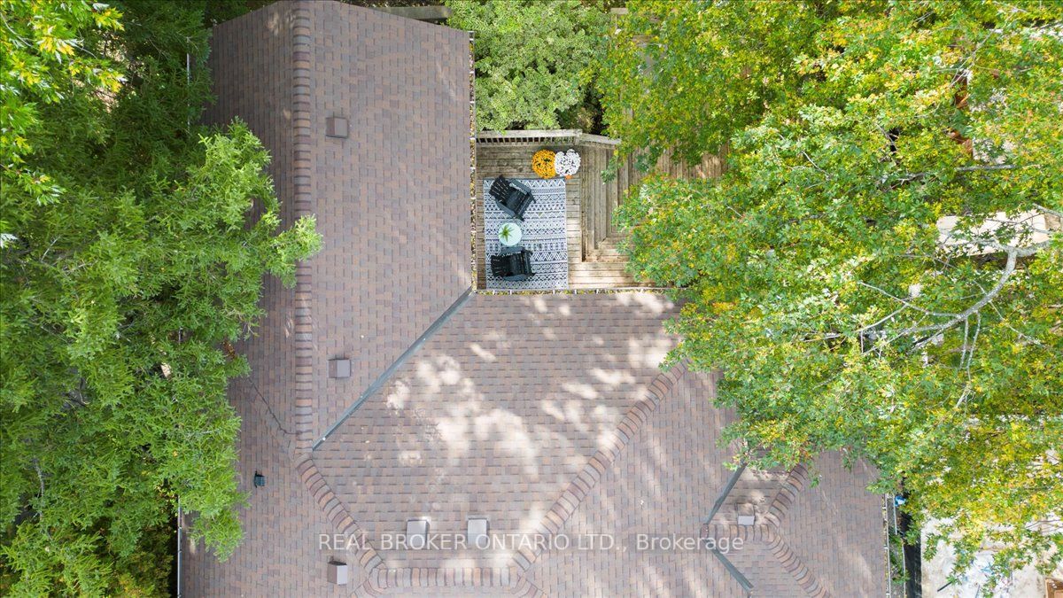 7 James St