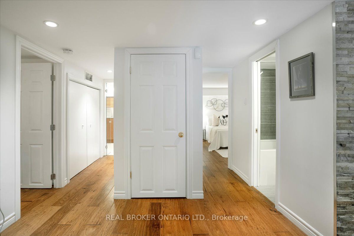 7 James St