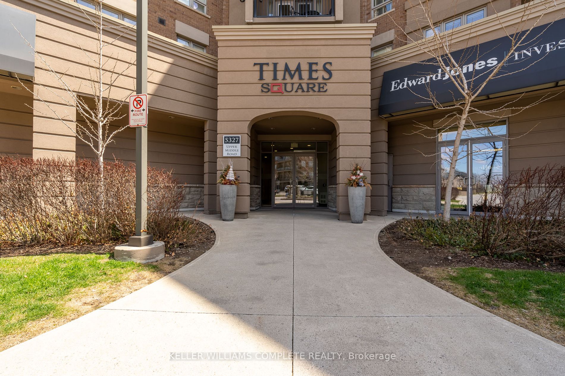 5327 Upper Middle Rd, #411