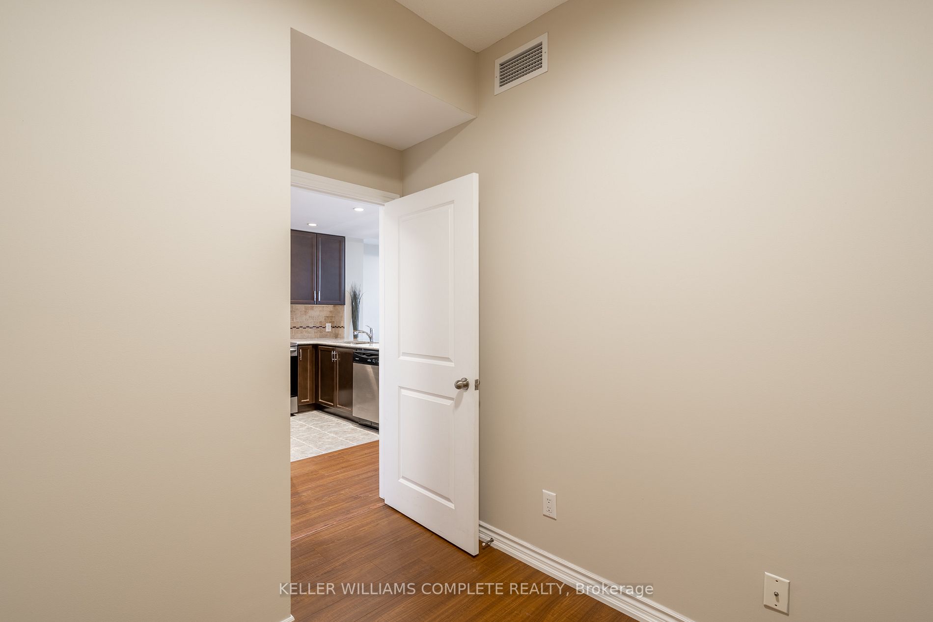 5327 Upper Middle Rd, #411
