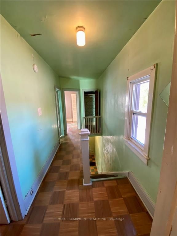 23 Priscilla Ave S