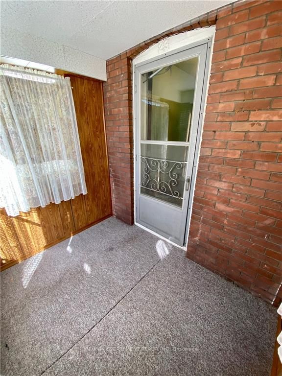 23 Priscilla Ave S