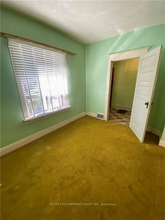23 Priscilla Ave S