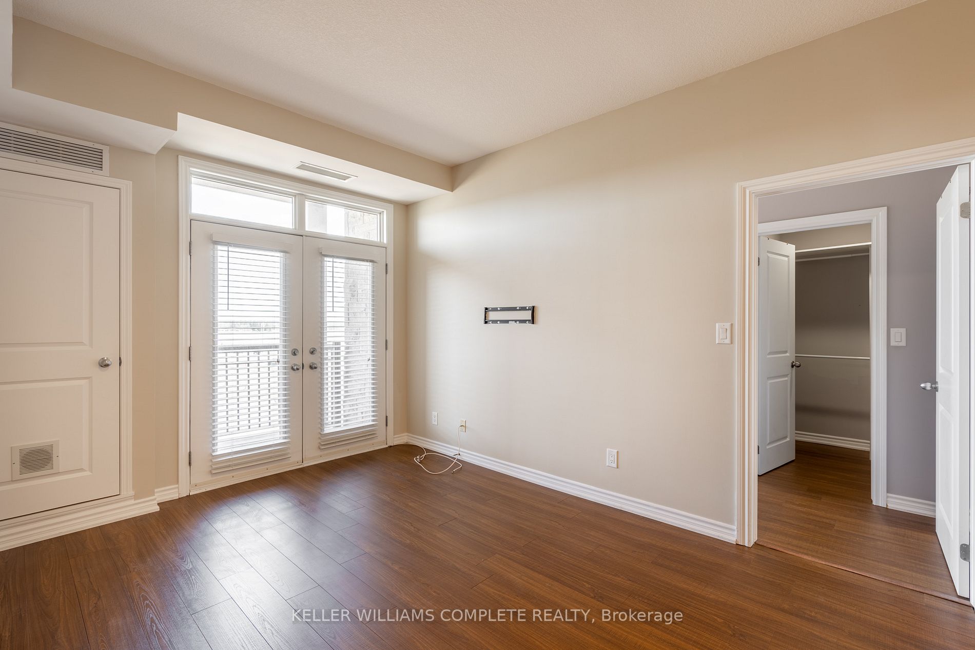 5327 Upper Middle Rd, #411