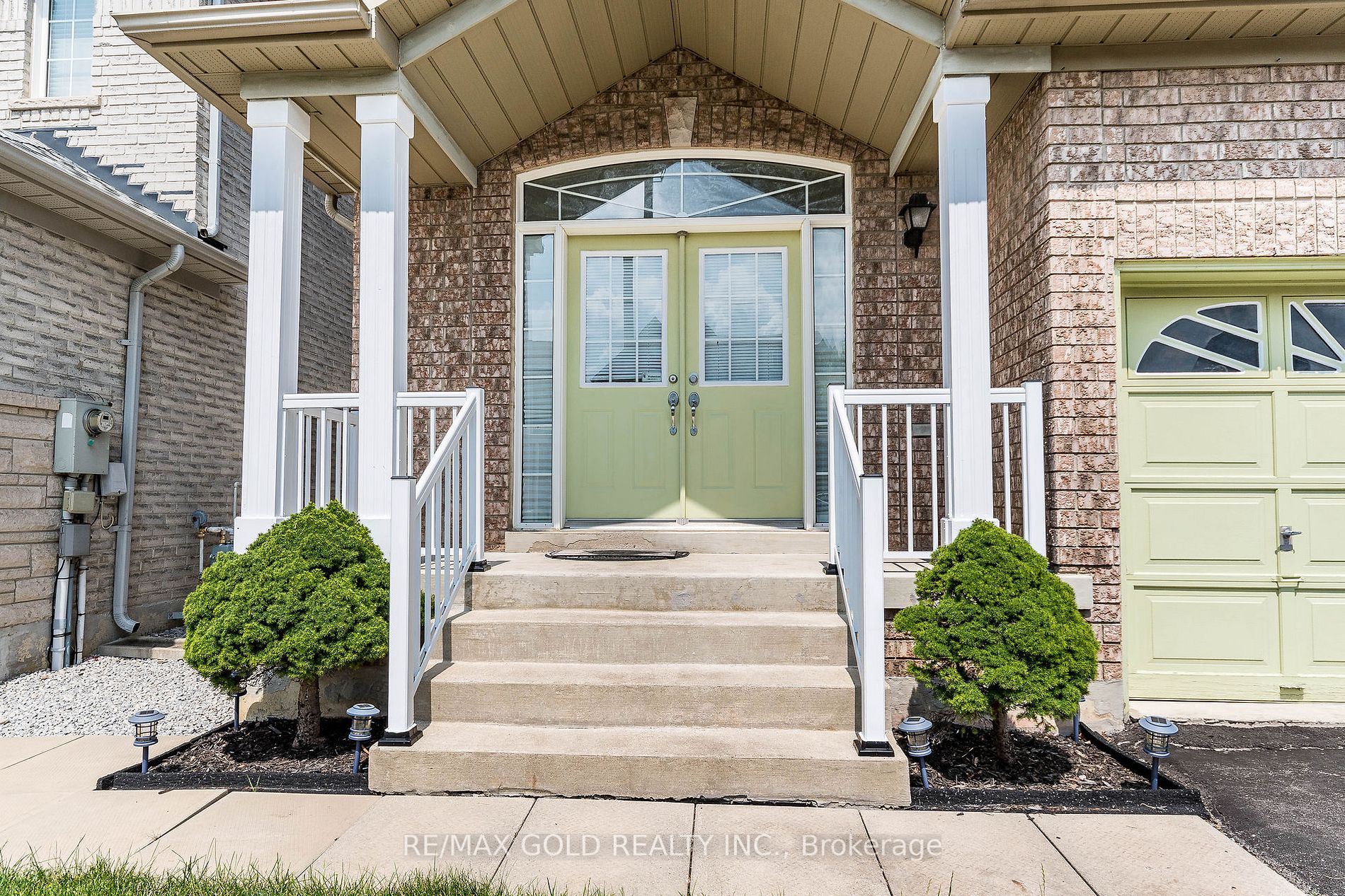 26 Arctic Willow Rd E