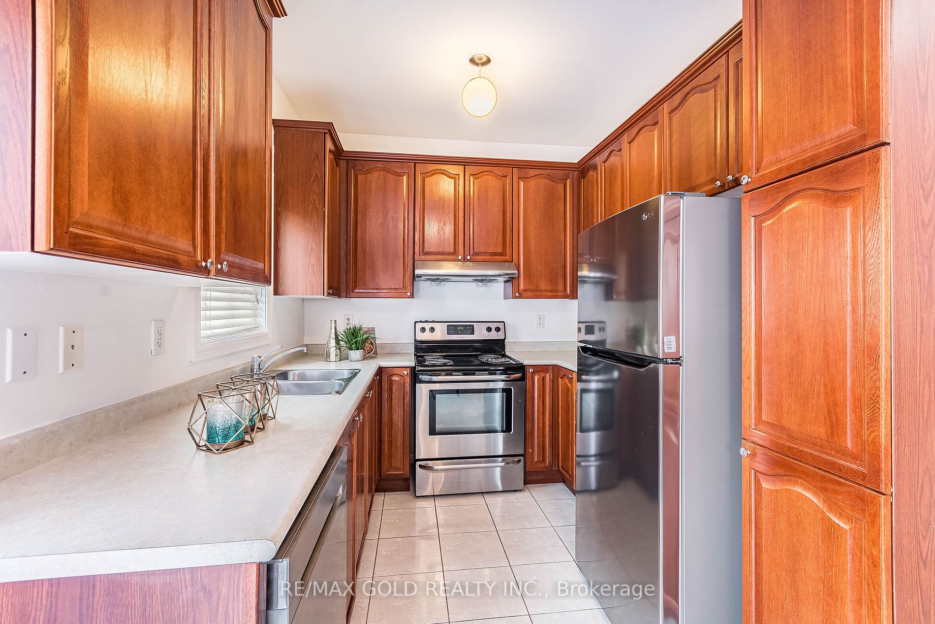 26 Arctic Willow Rd E
