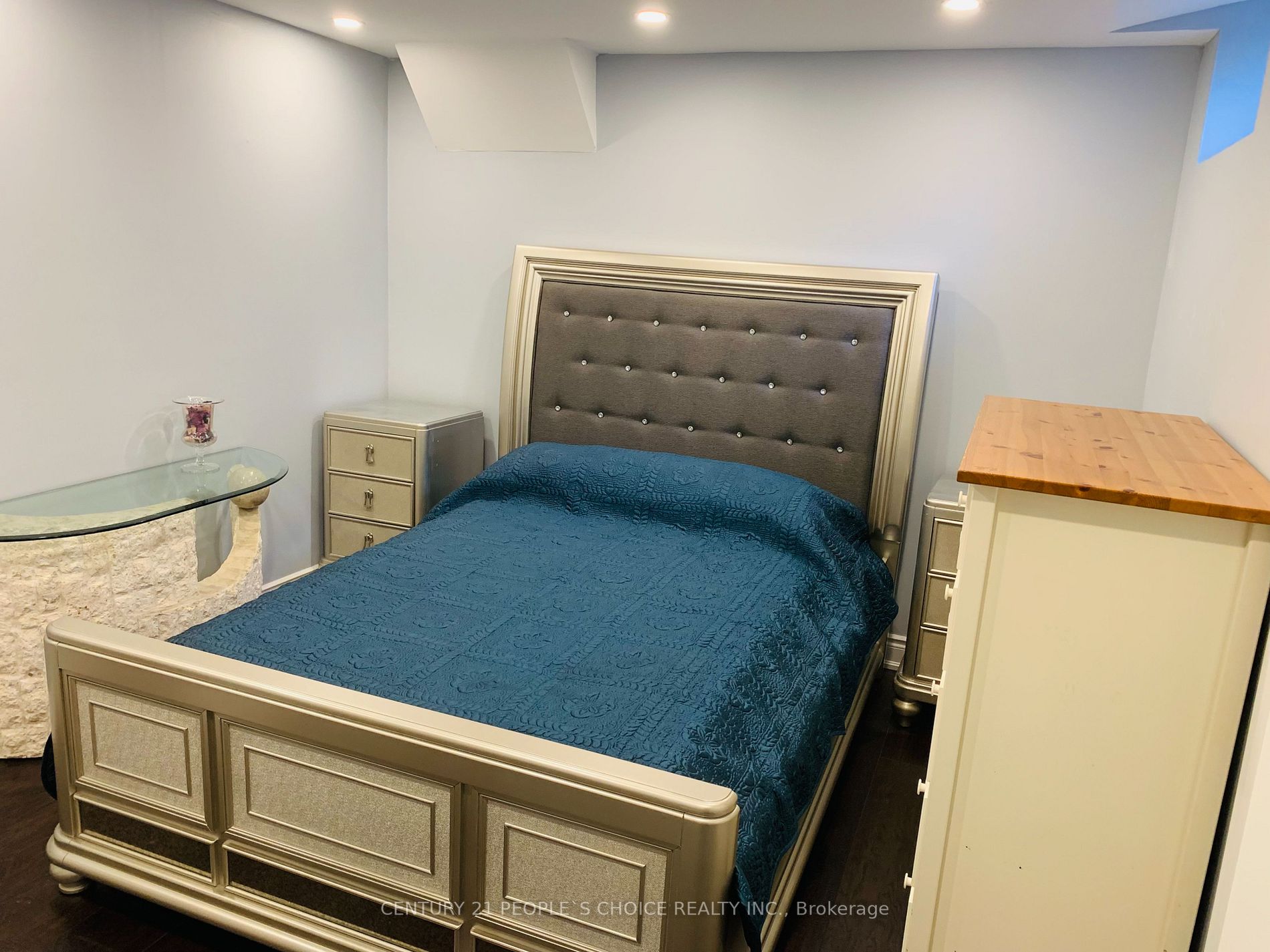 6 Sunley Cres