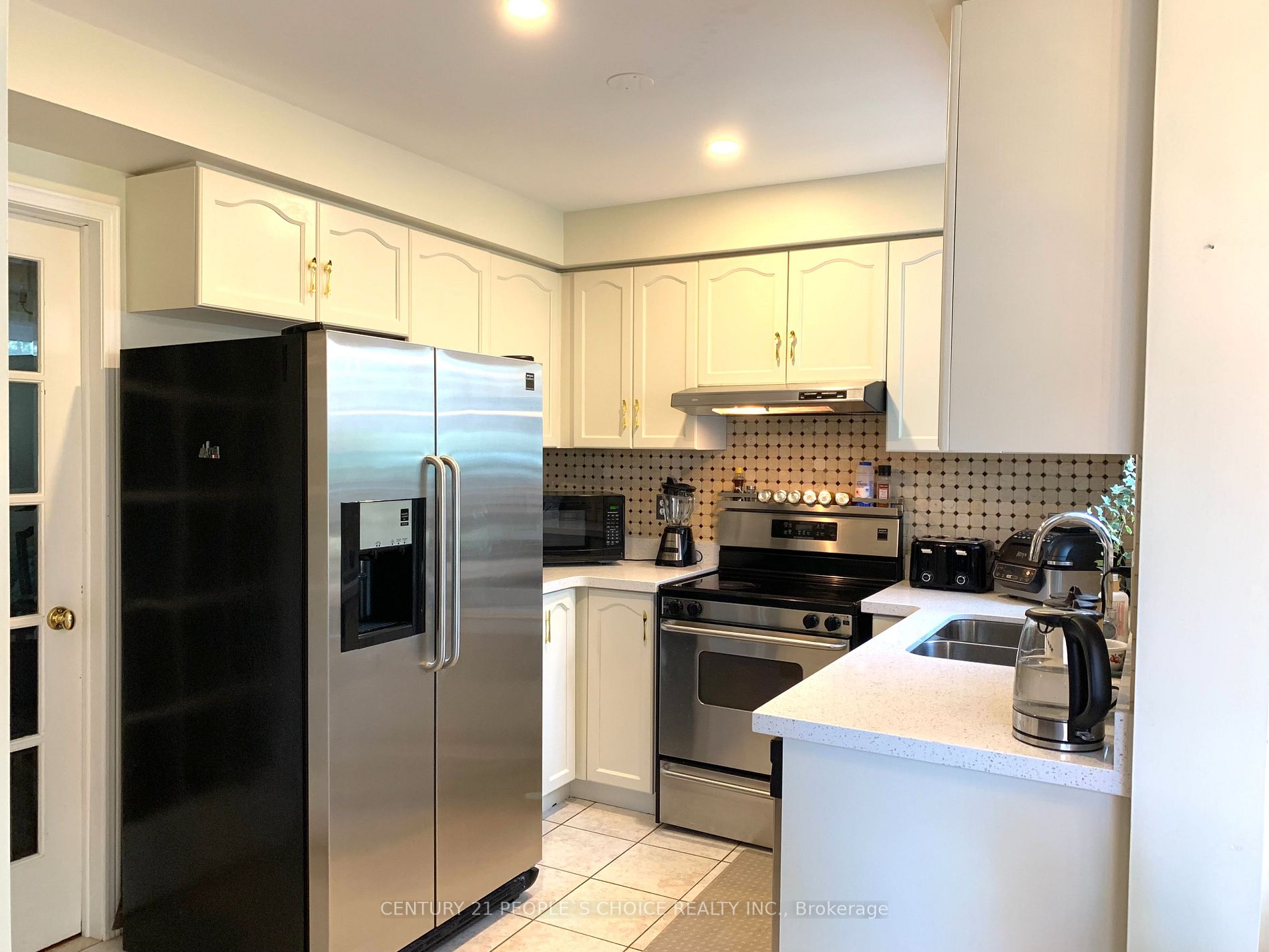 6 Sunley Cres