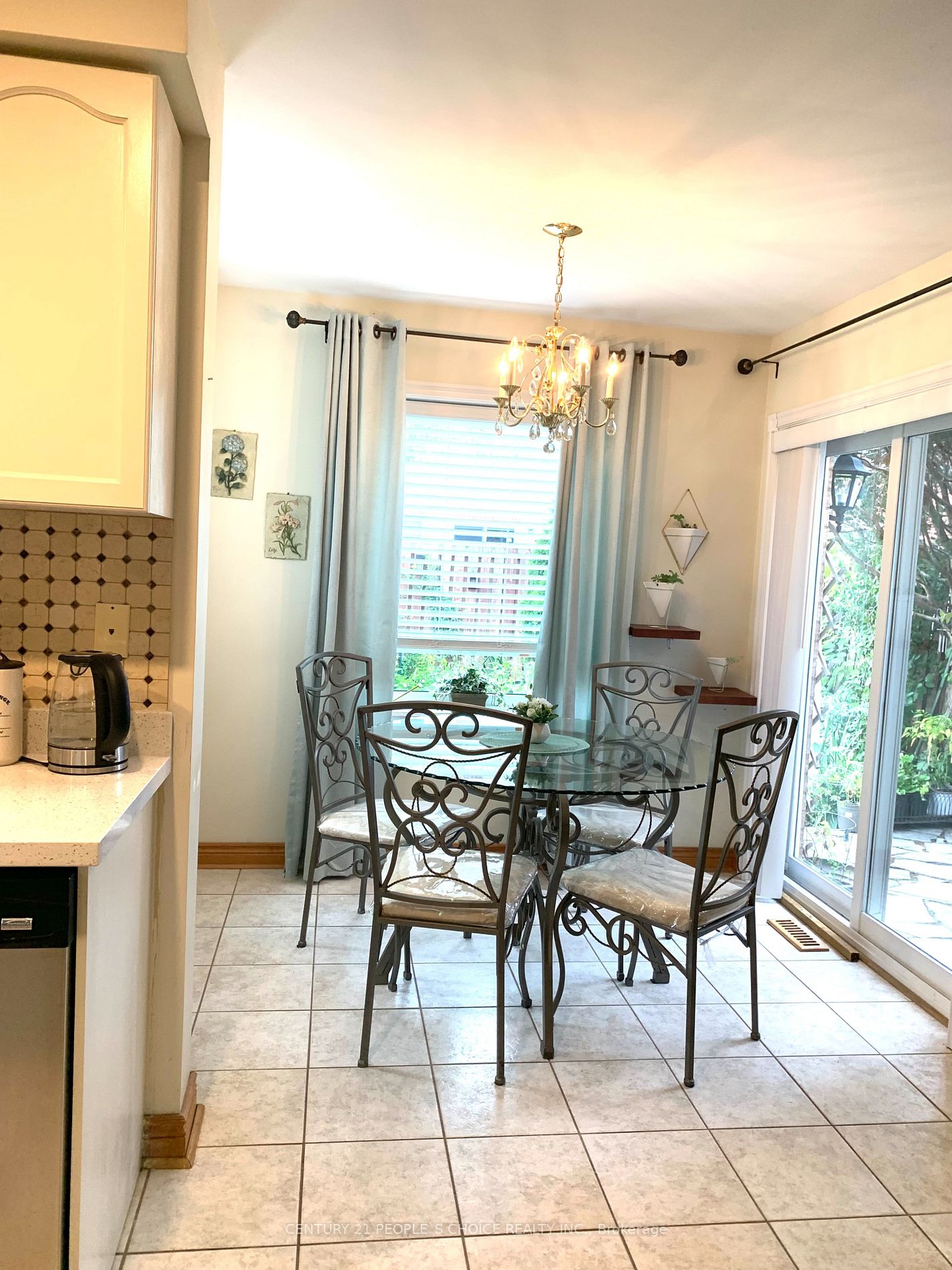 6 Sunley Cres