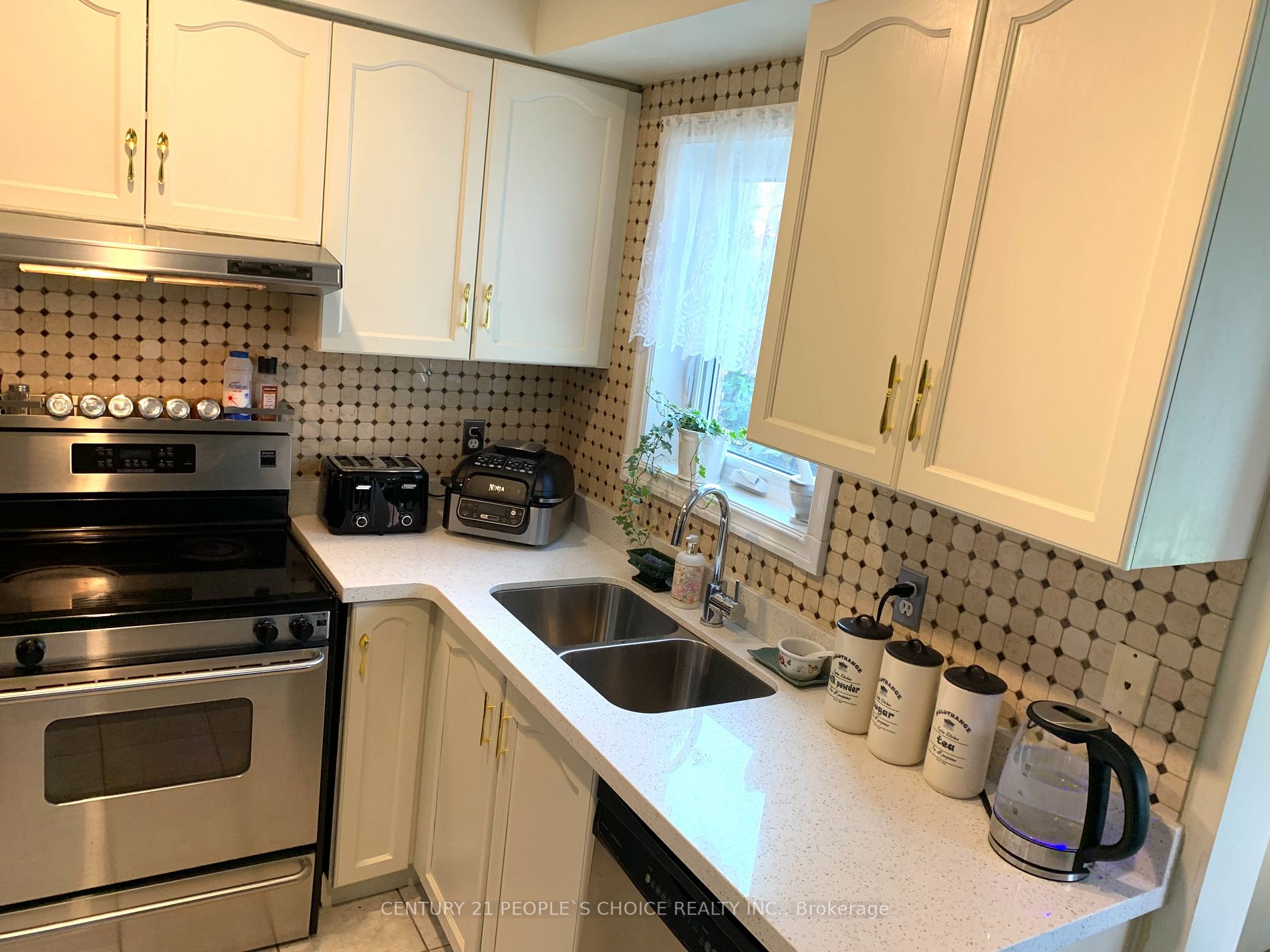 6 Sunley Cres