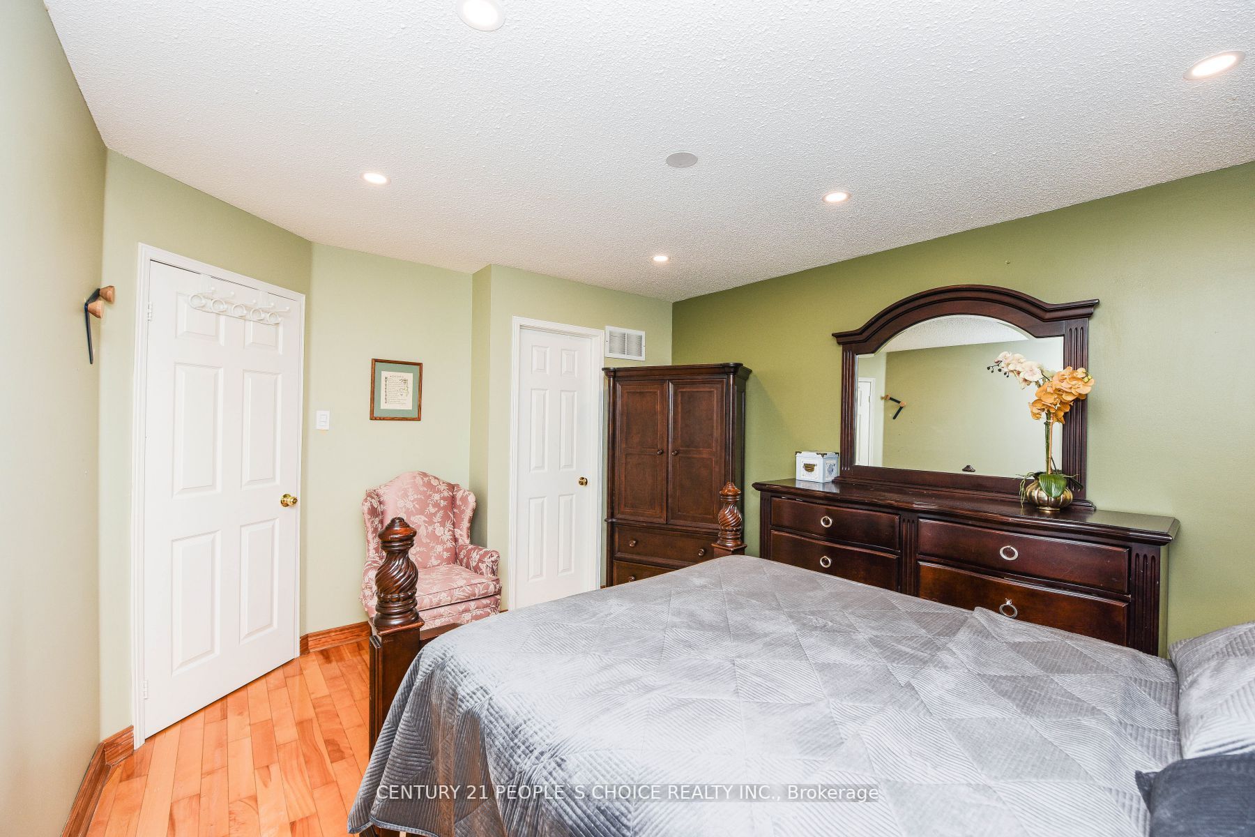 6 Sunley Cres