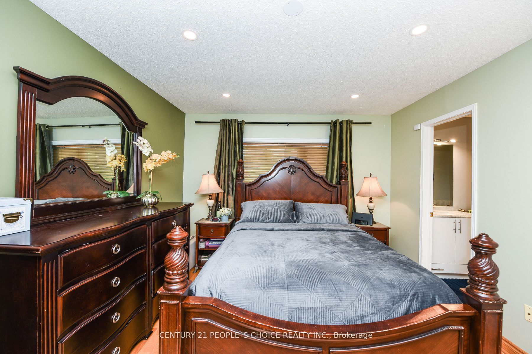 6 Sunley Cres