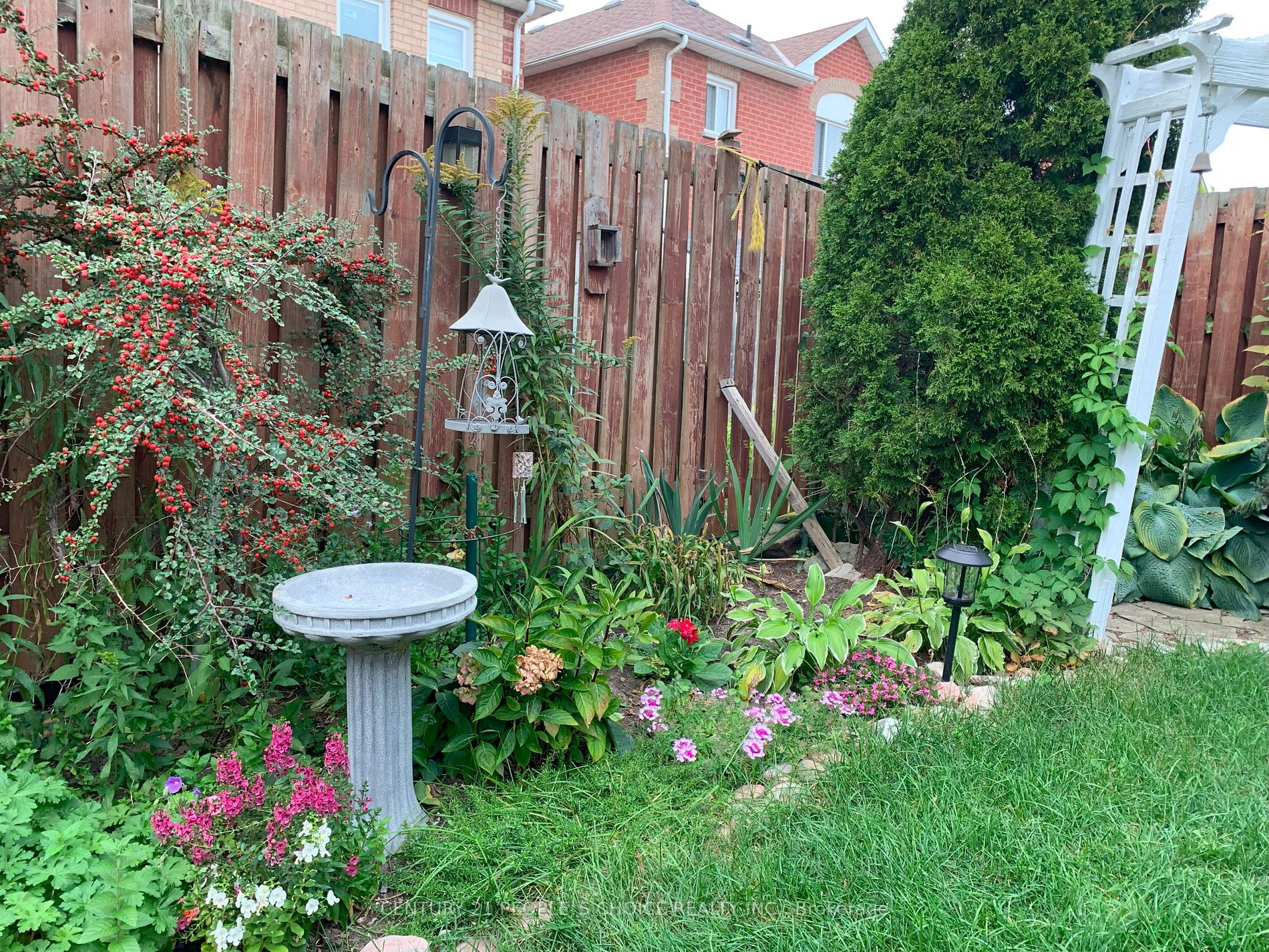 6 Sunley Cres
