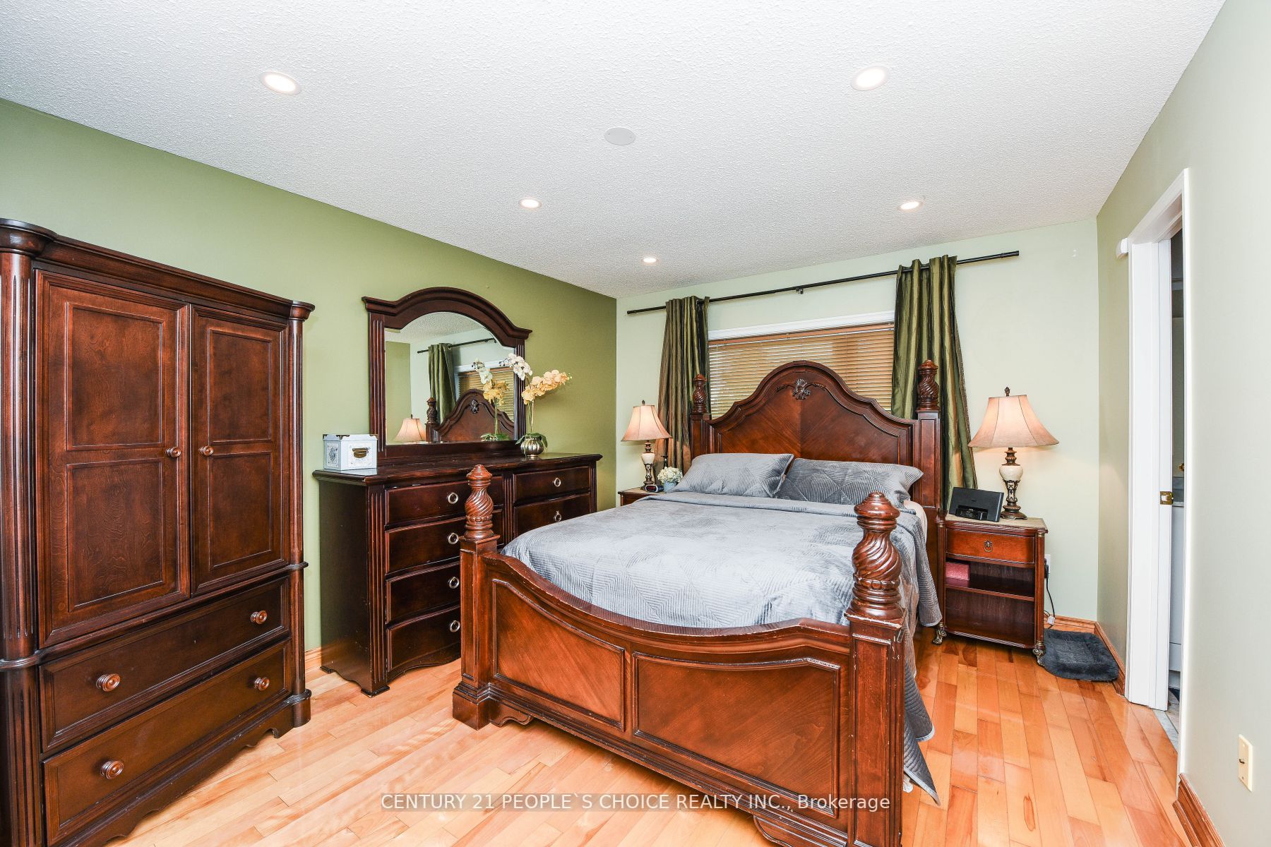 6 Sunley Cres
