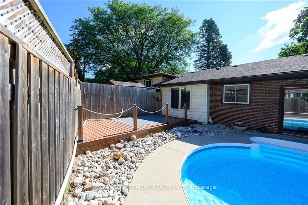 1009 Marley Cres