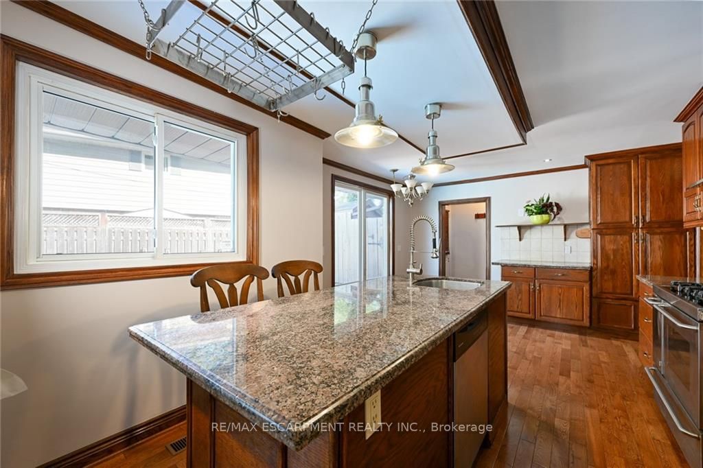 1009 Marley Cres