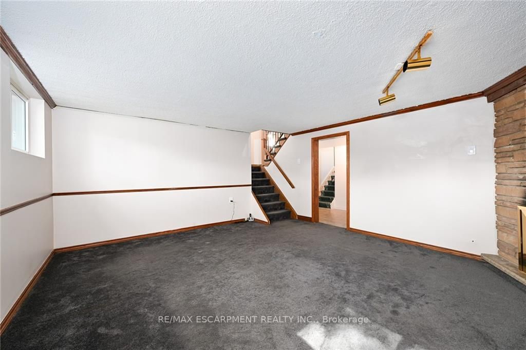 1009 Marley Cres