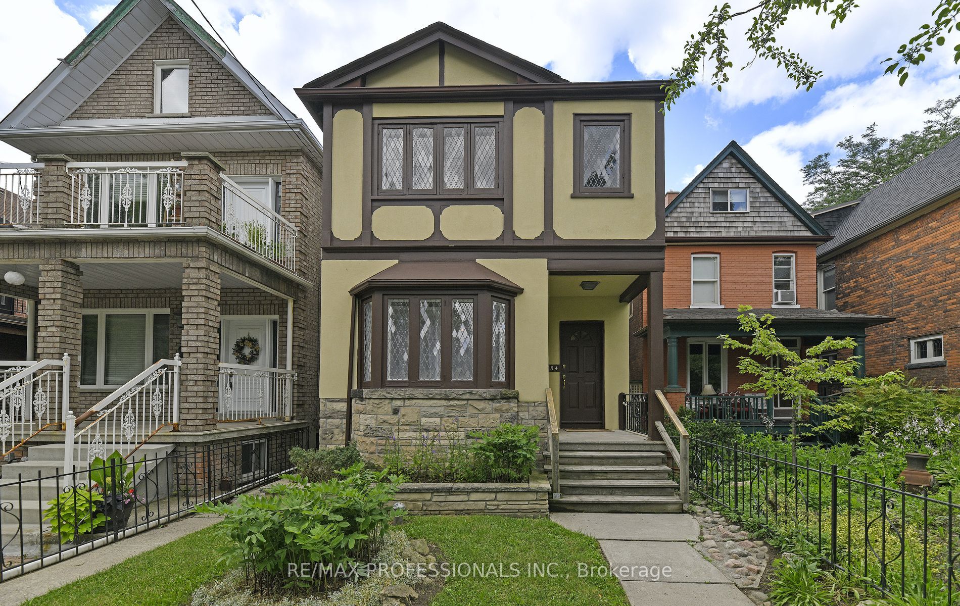 154 Bartlett Ave