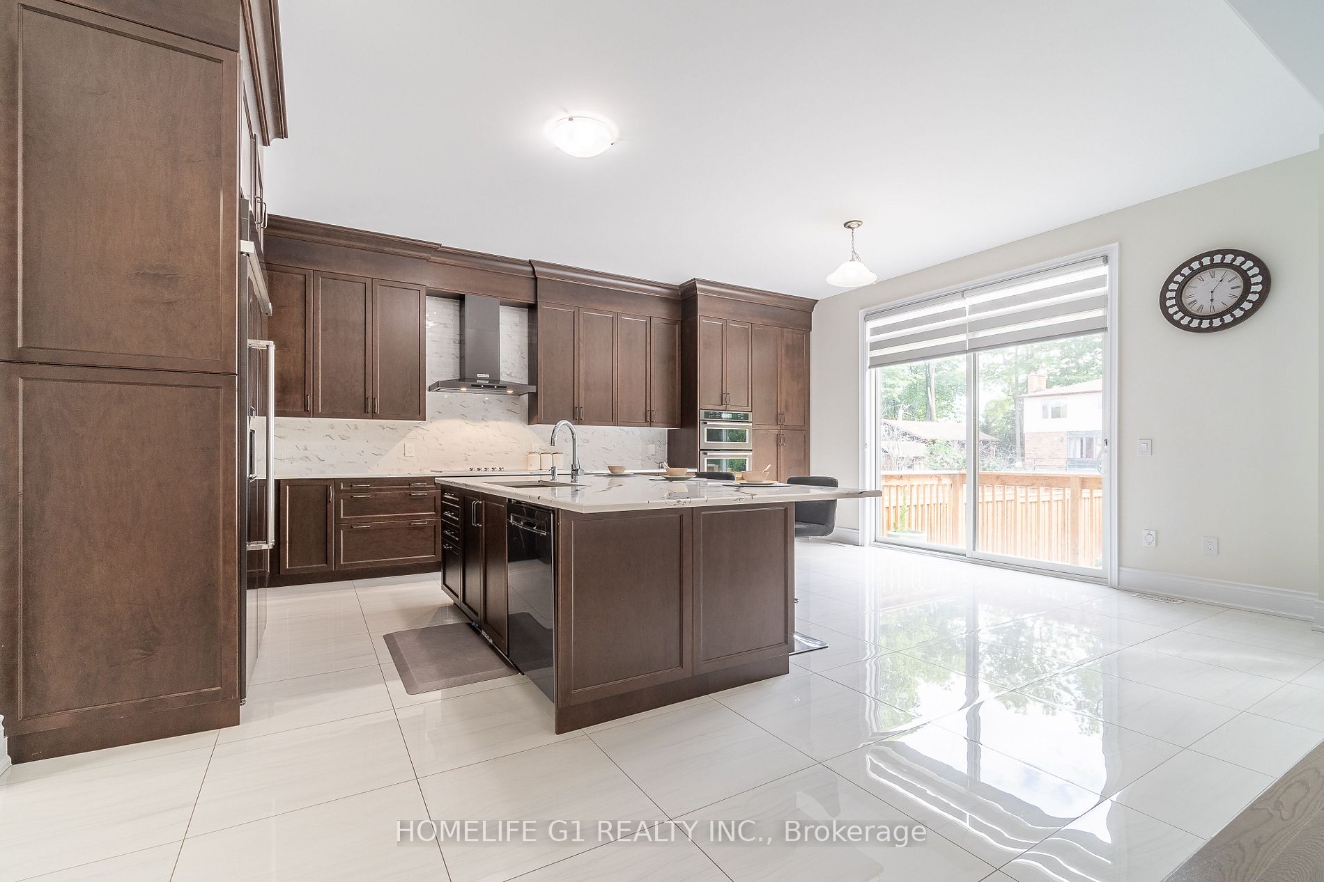 24 Daisy Meadow Cres W